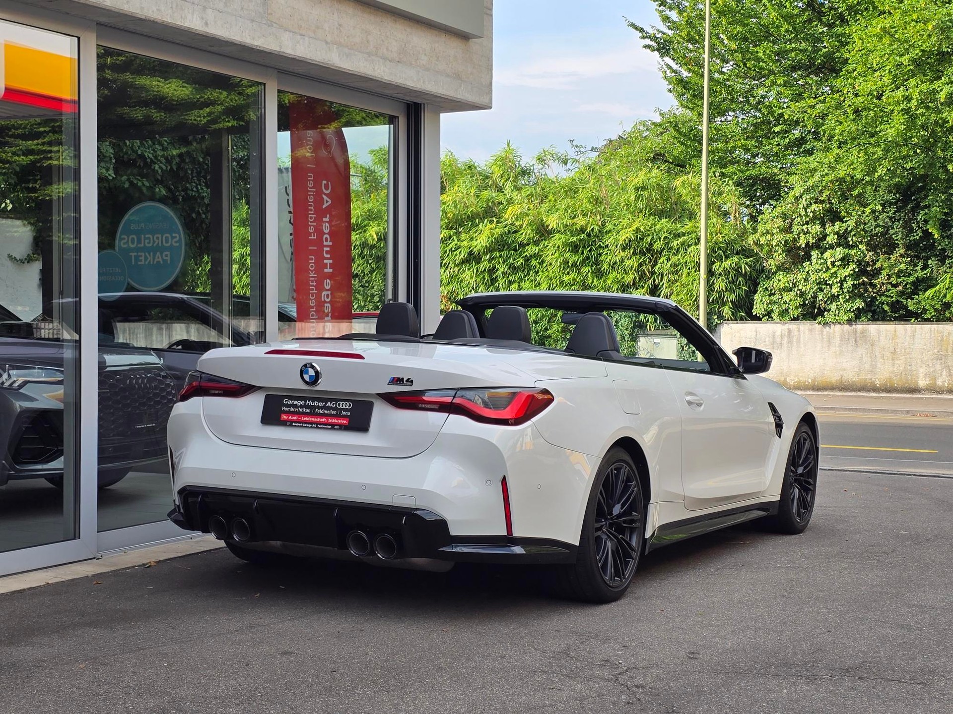 BMW M4 Cabrio Competition M xDrive-image-2