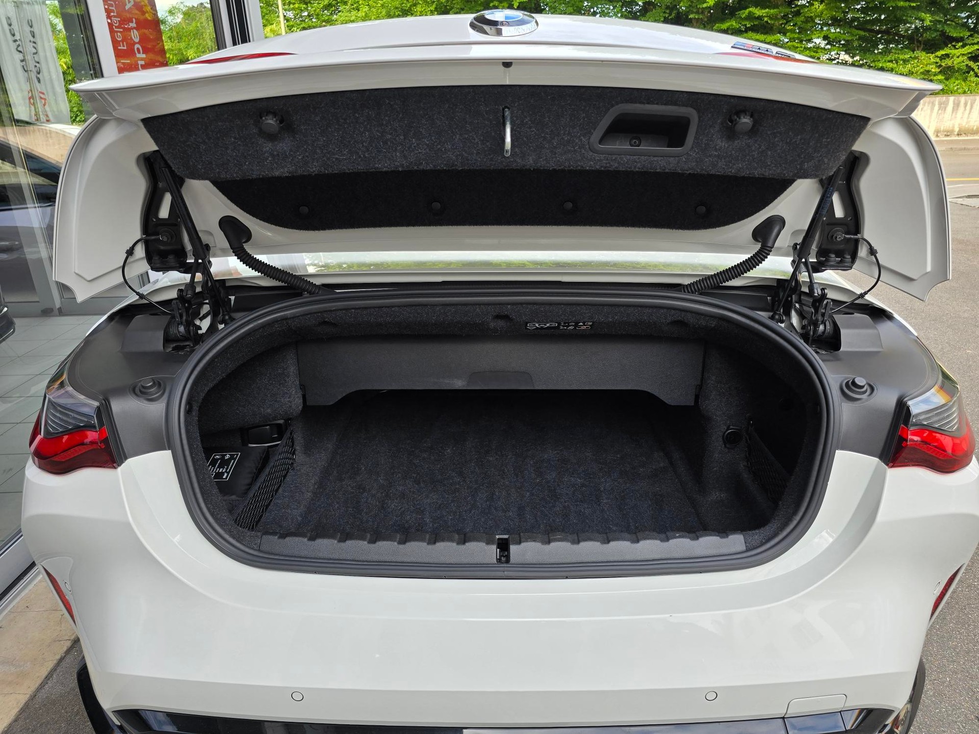 BMW M4 Cabrio Competition M xDrive-image-9