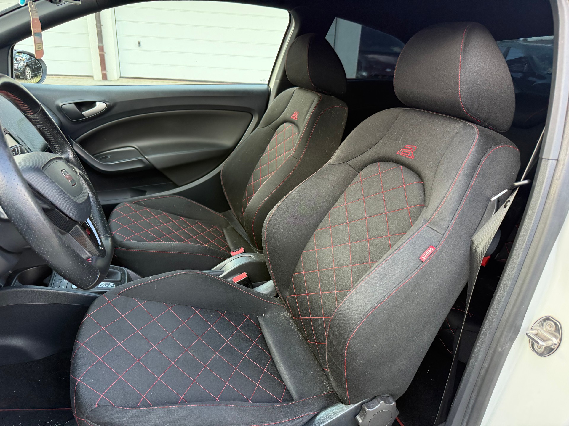 SEAT Ibiza SC 1.4 TSI Cupra DSG-image-8