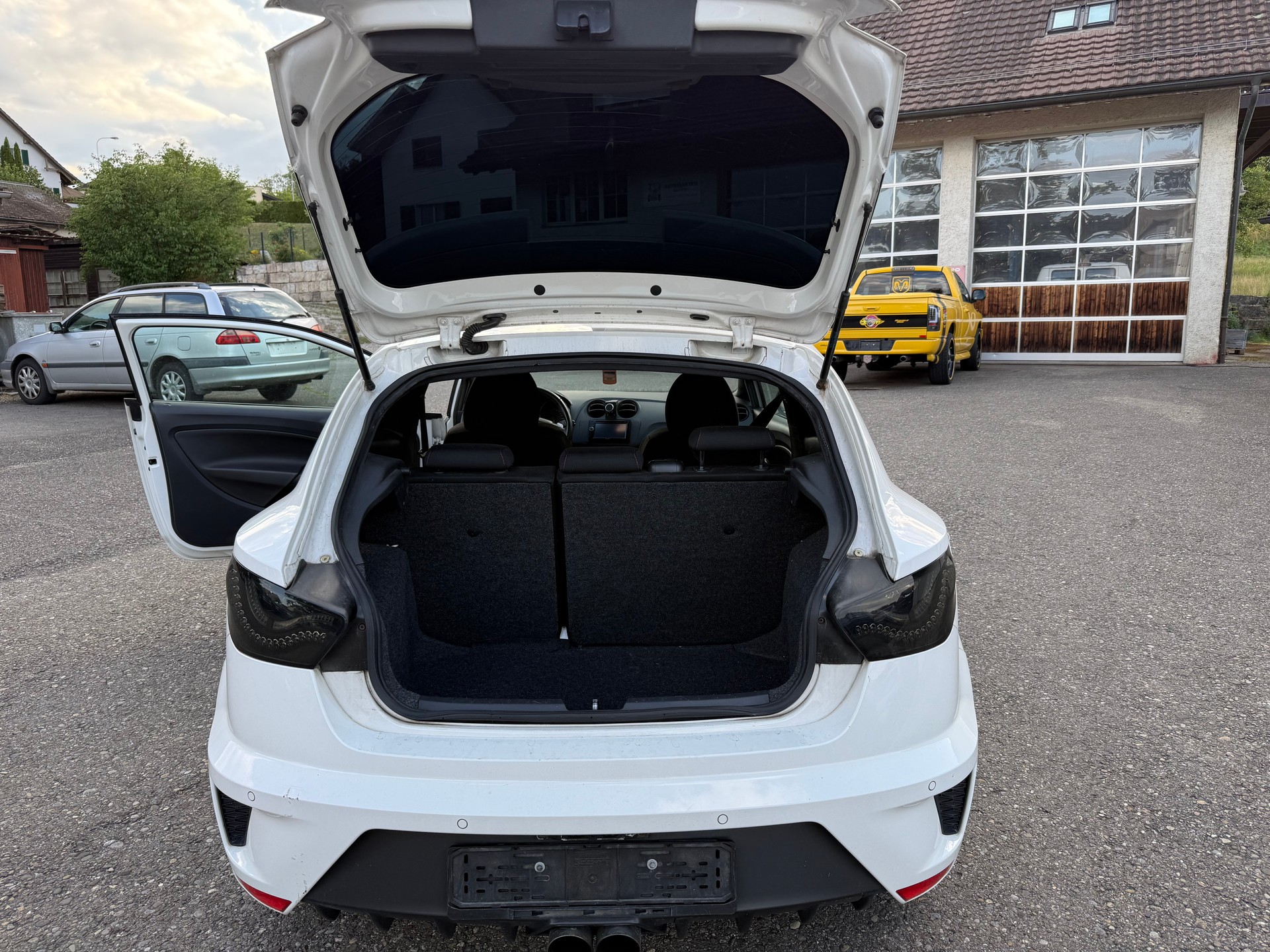 SEAT Ibiza SC 1.4 TSI Cupra DSG-image-11