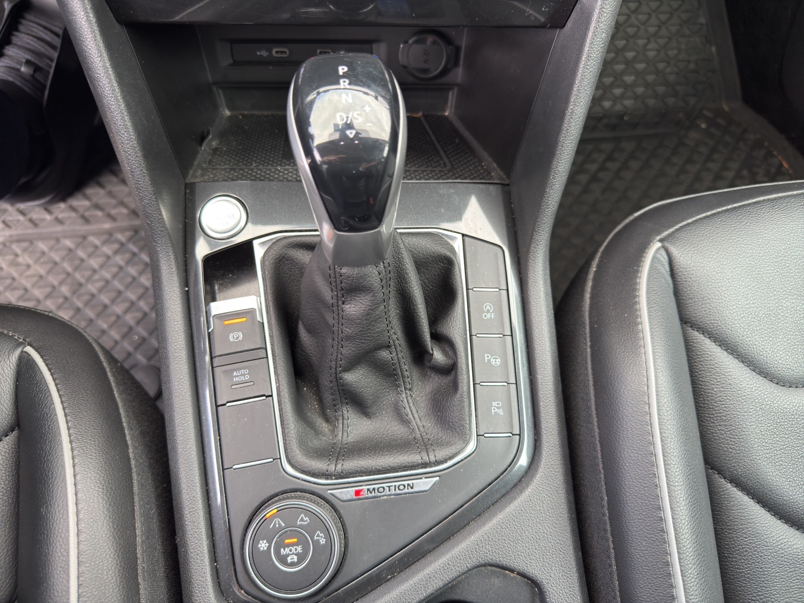 VW Tiguan 2.0TSI Life 4Motion DSG-image-15