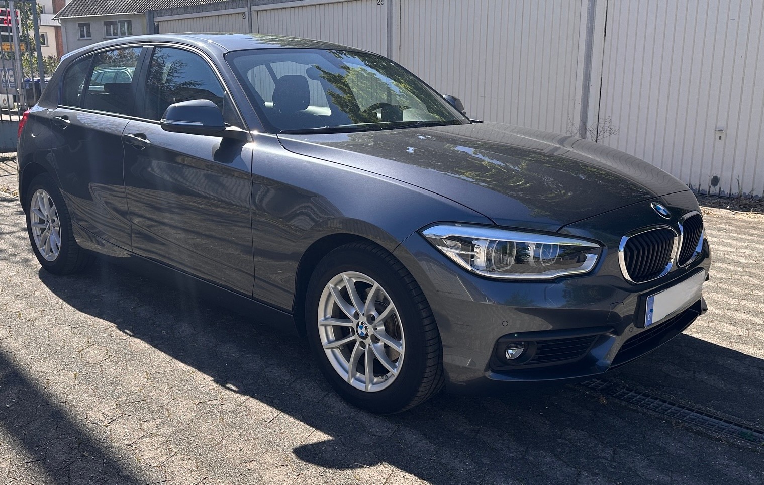 BMW 116i-image-0