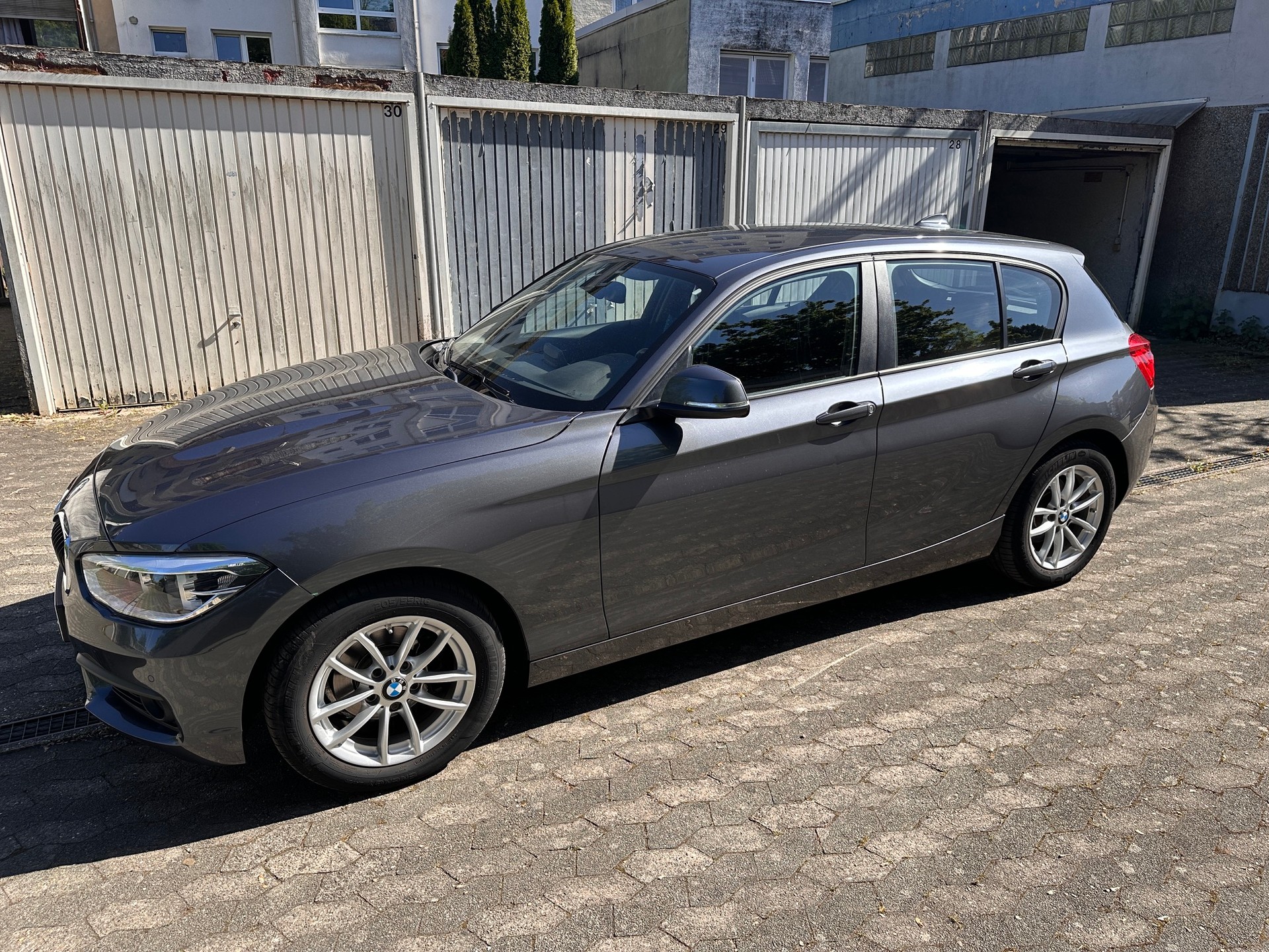 BMW 116i-image-2