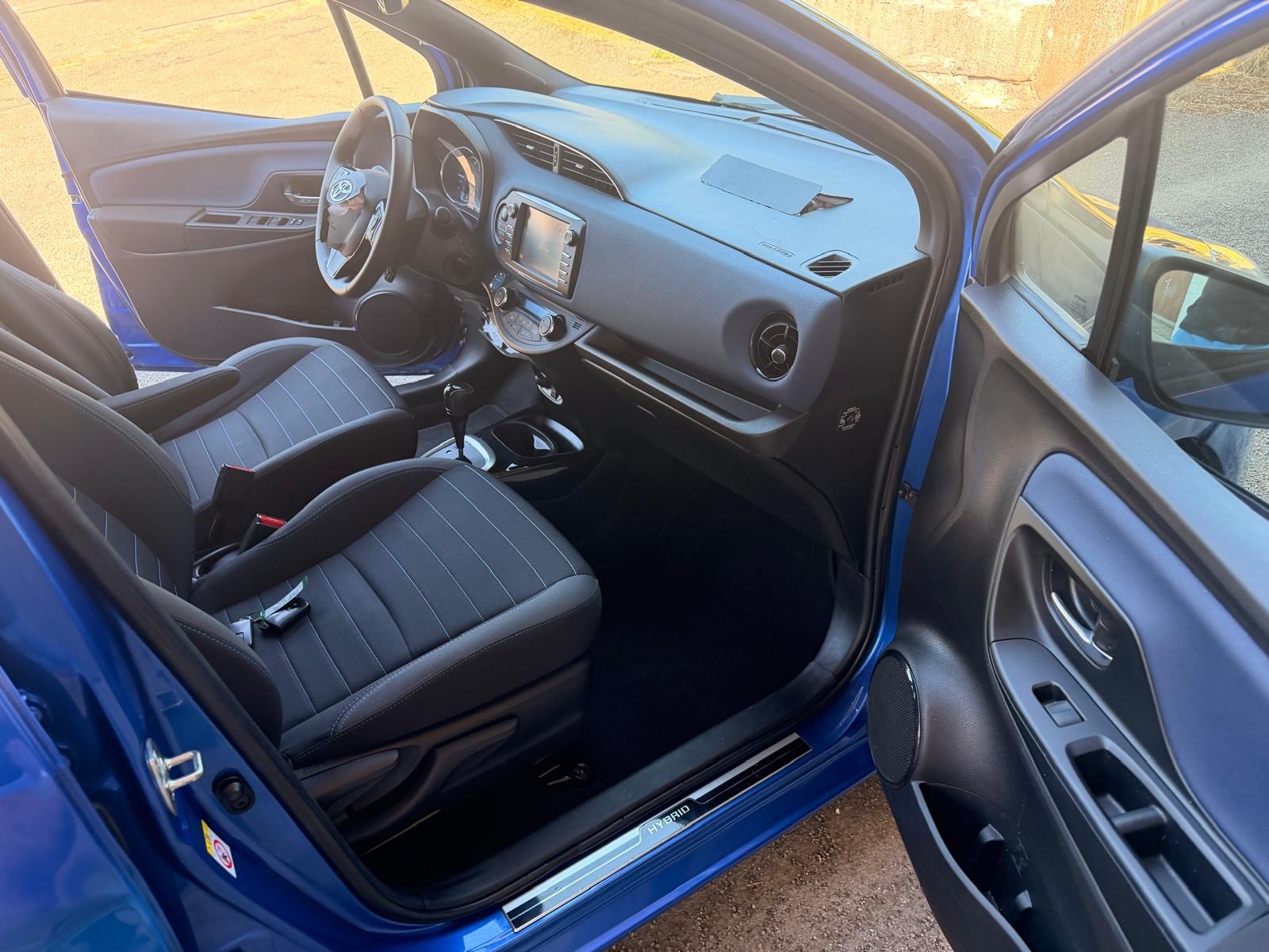 TOYOTA Yaris 1.5 VVT-i Hybrid Comfort e-CVT-image-12