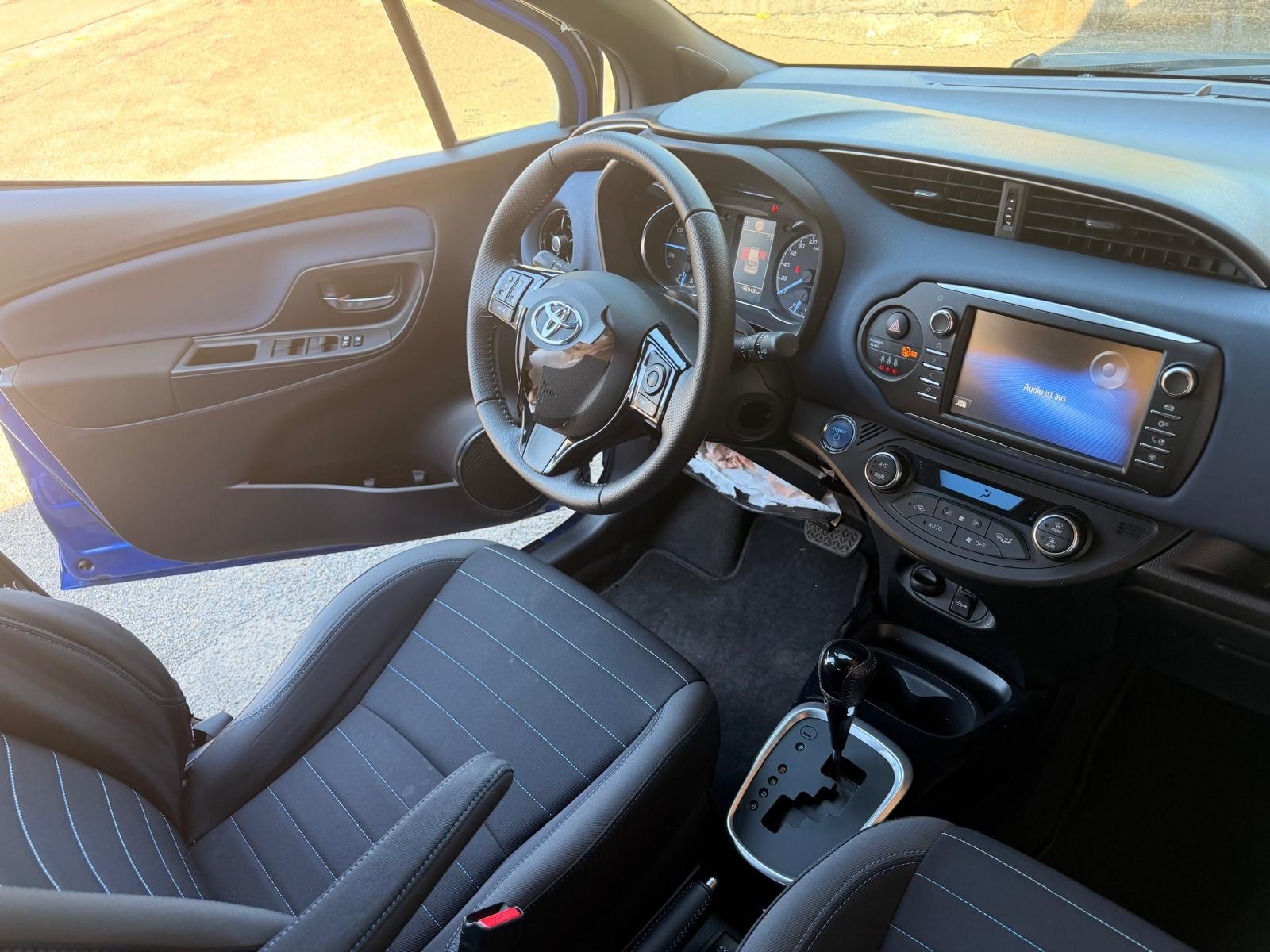 TOYOTA Yaris 1.5 VVT-i Hybrid Comfort e-CVT-image-13