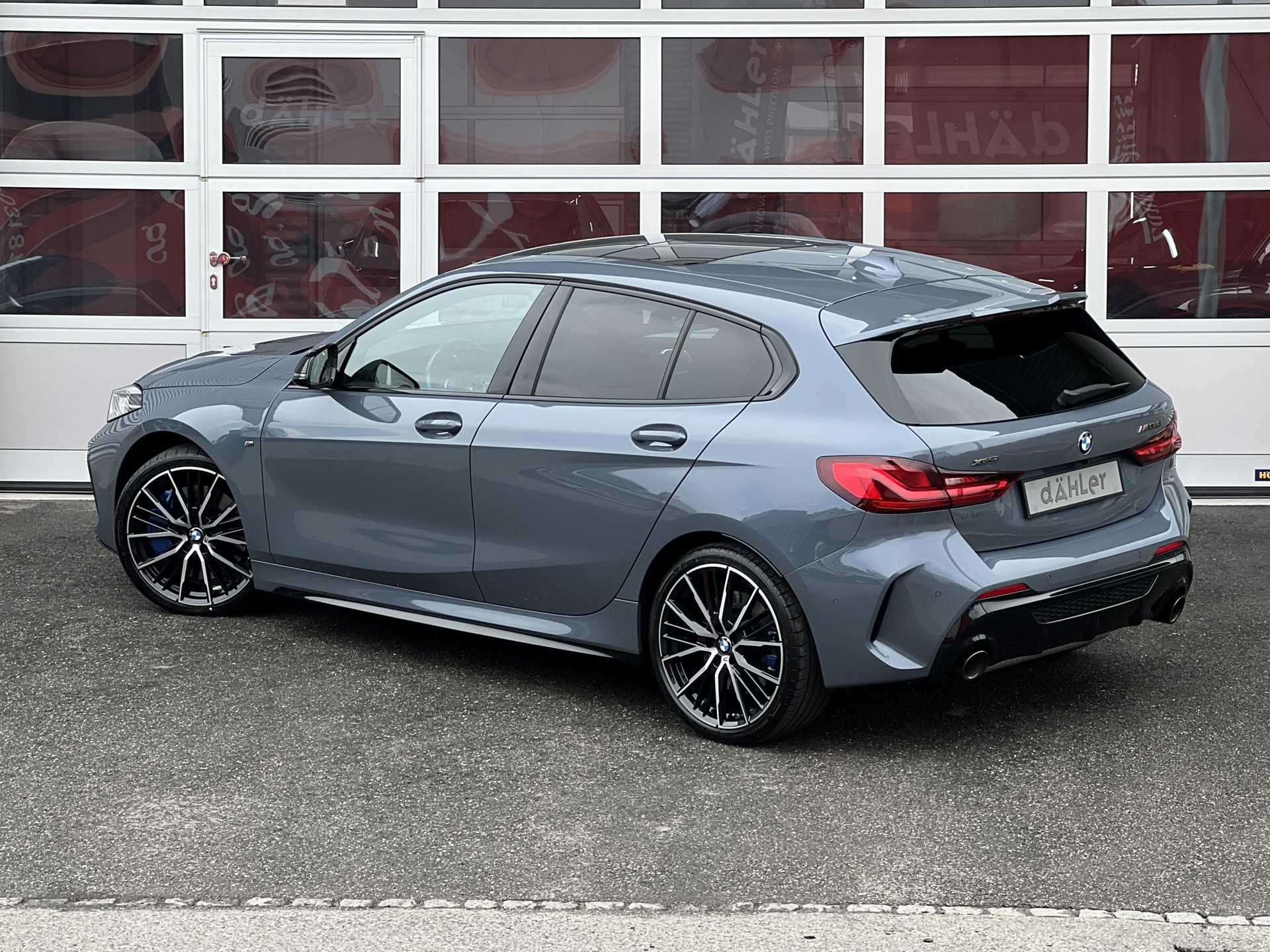 BMW M135i xDrive Steptronic-image-3