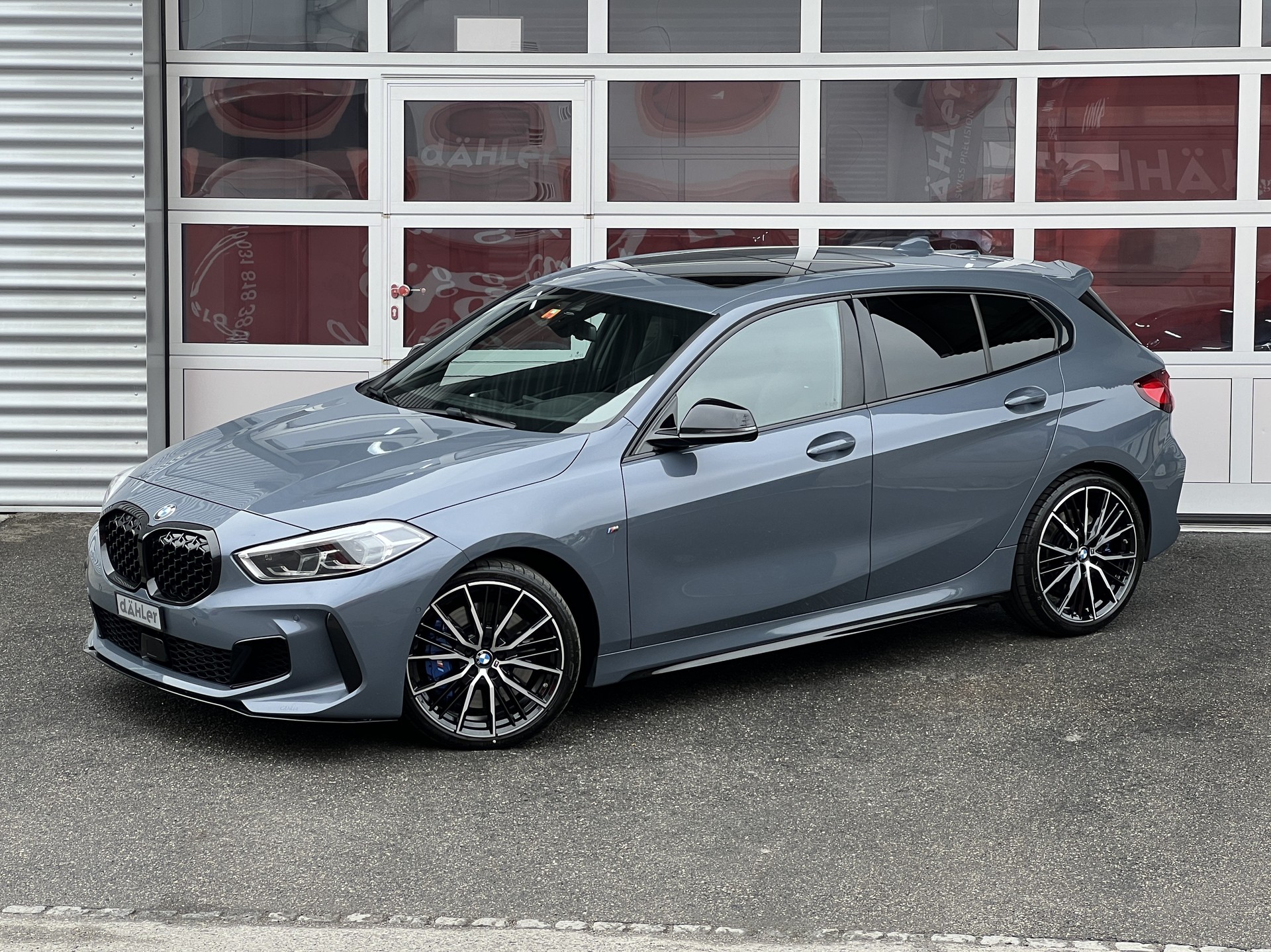 BMW M135i xDrive Steptronic-image-0