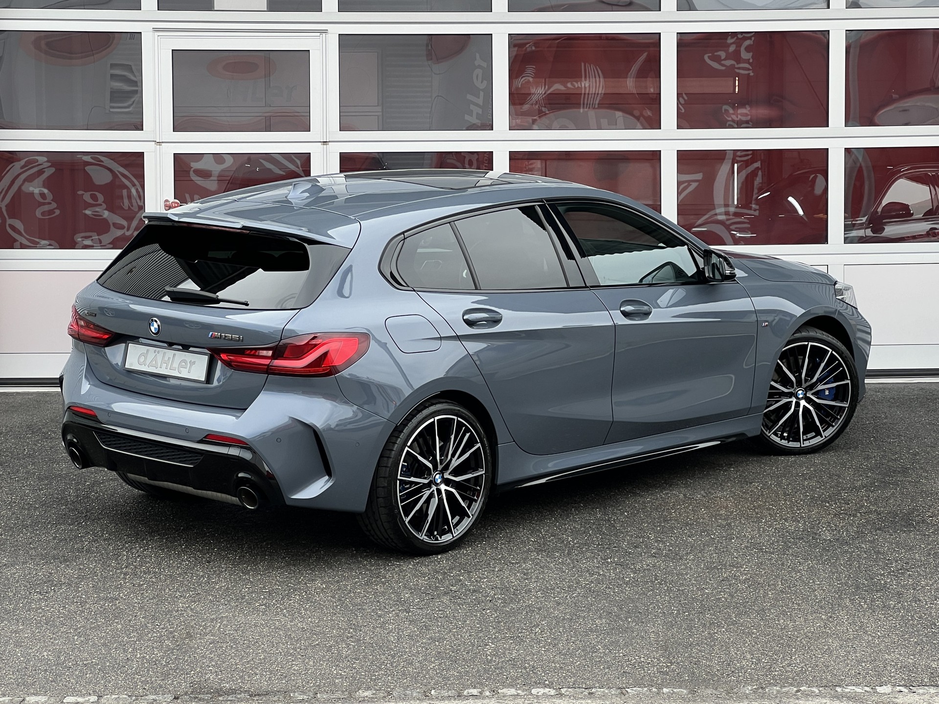 BMW M135i xDrive Steptronic-image-2