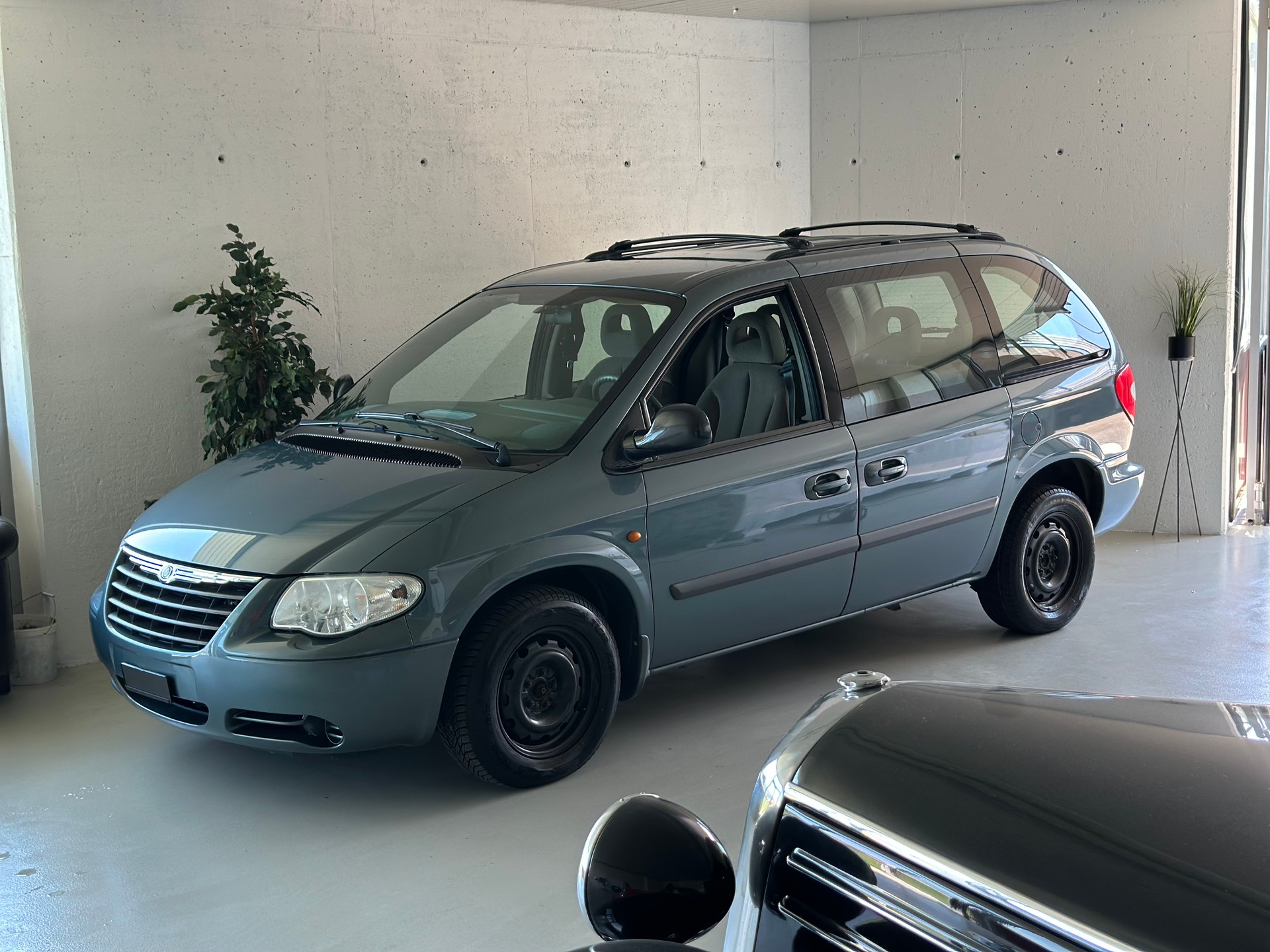 CHRYSLER Voyager 2.8 CRD SE Swiss Edition PLUS Automatic-image-3