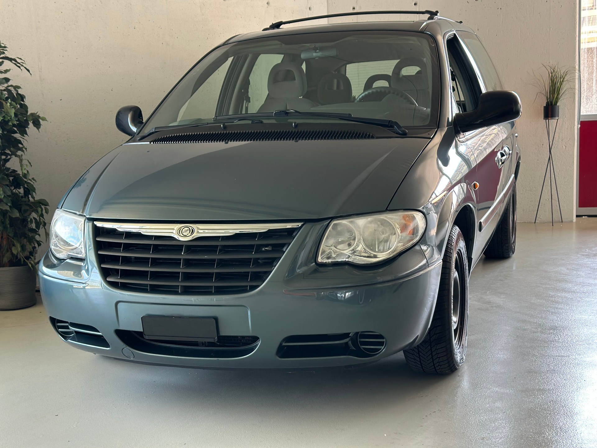 CHRYSLER Voyager 2.8 CRD SE Swiss Edition PLUS Automatic-image-1