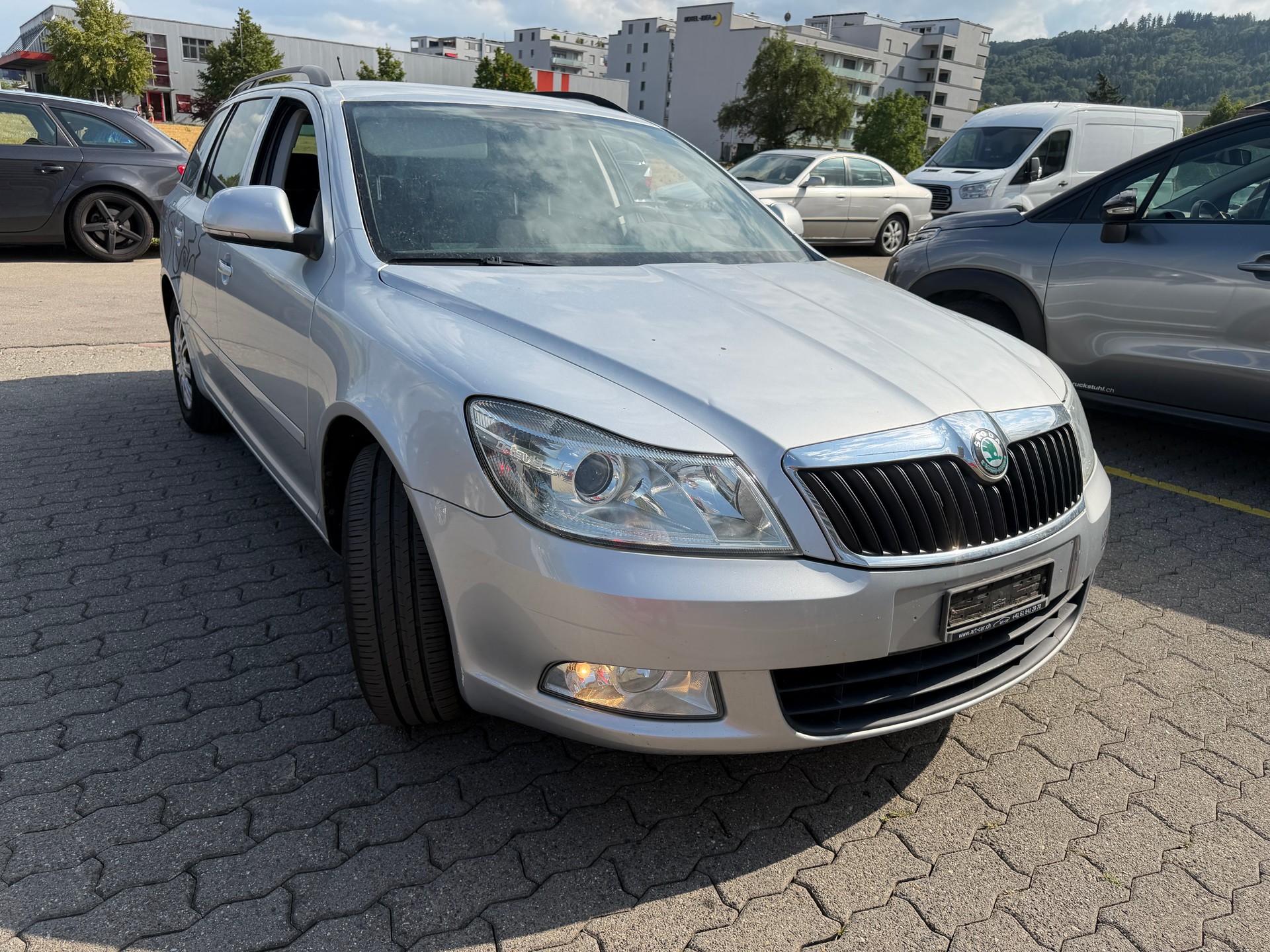 SKODA Octavia Combi 1.6 TDI Elegance-image-0