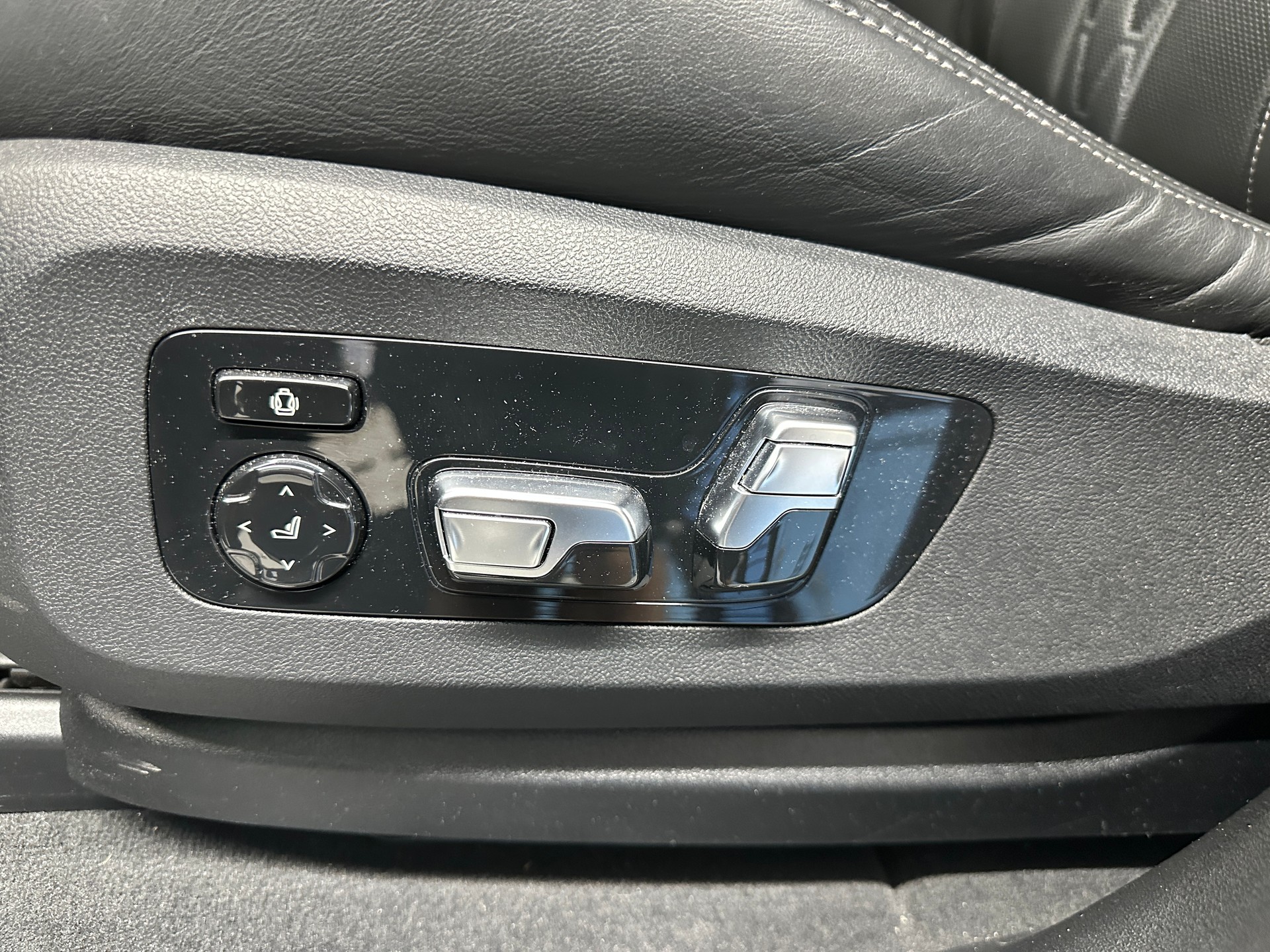 BMW X5 xDrive 48V 40d M Sport Steptronic-image-13