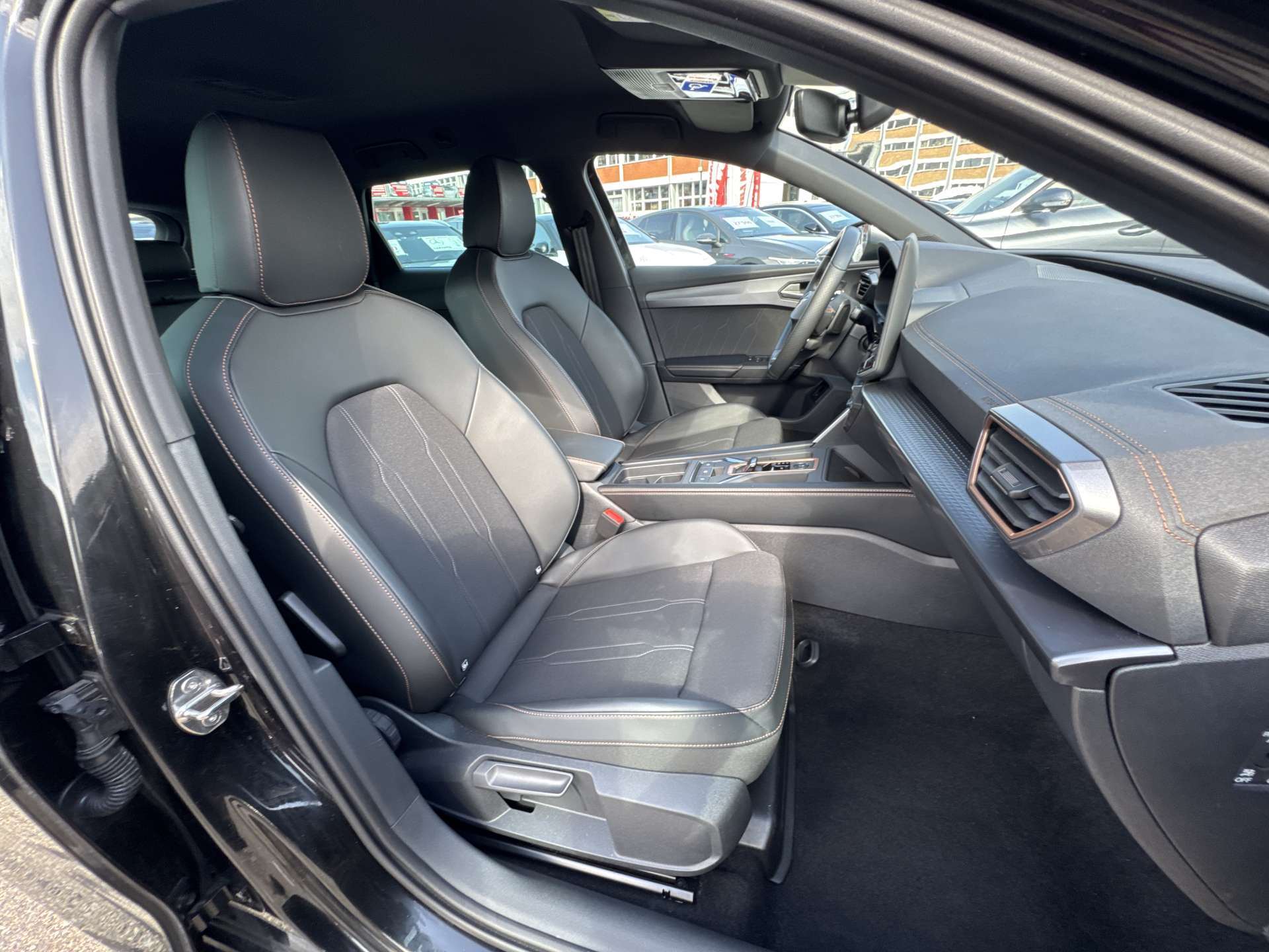 CUPRA LEON ST 1.5 eTSI DSG-Automat-image-12