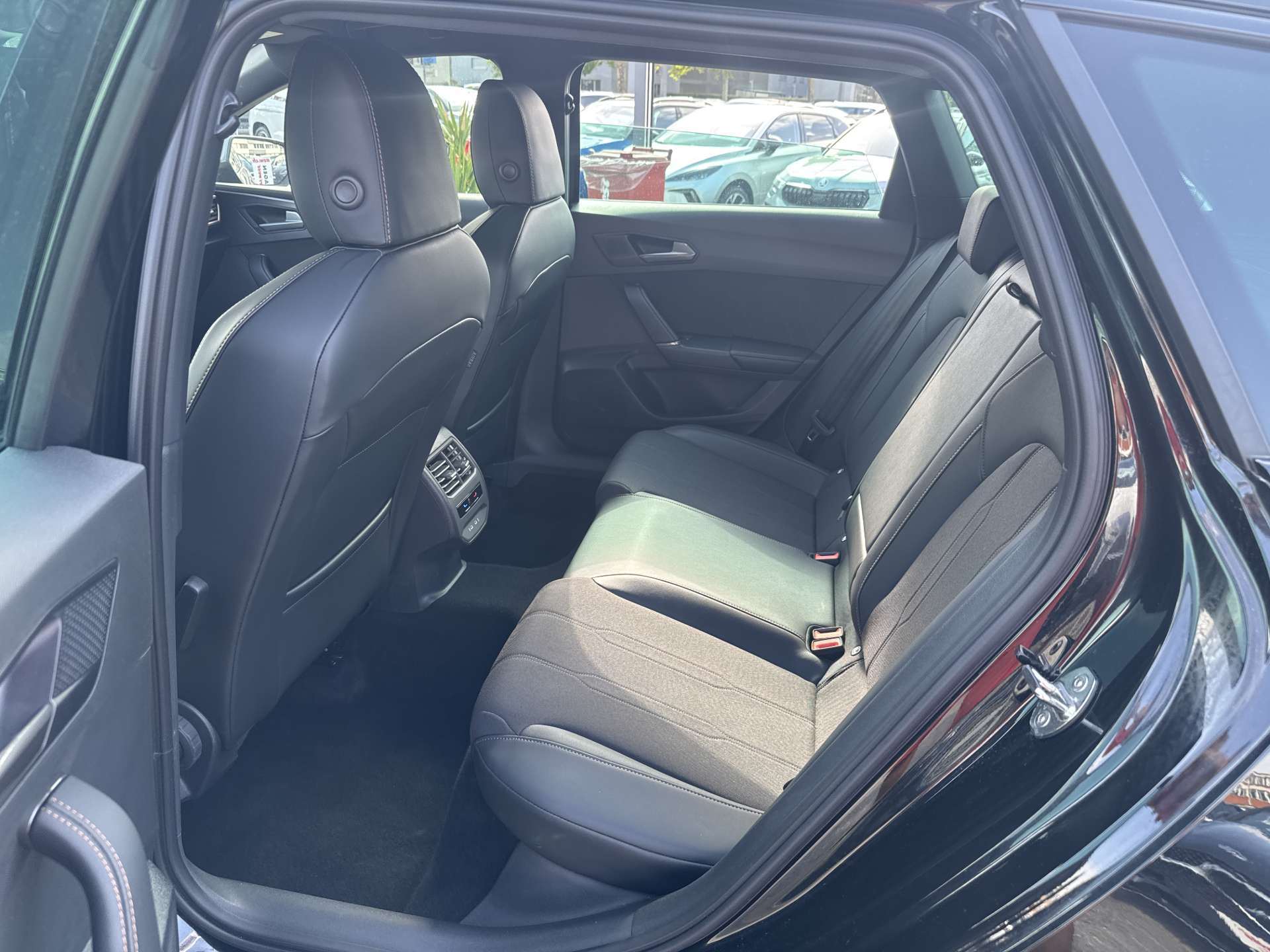 CUPRA LEON ST 1.5 eTSI DSG-Automat-image-6