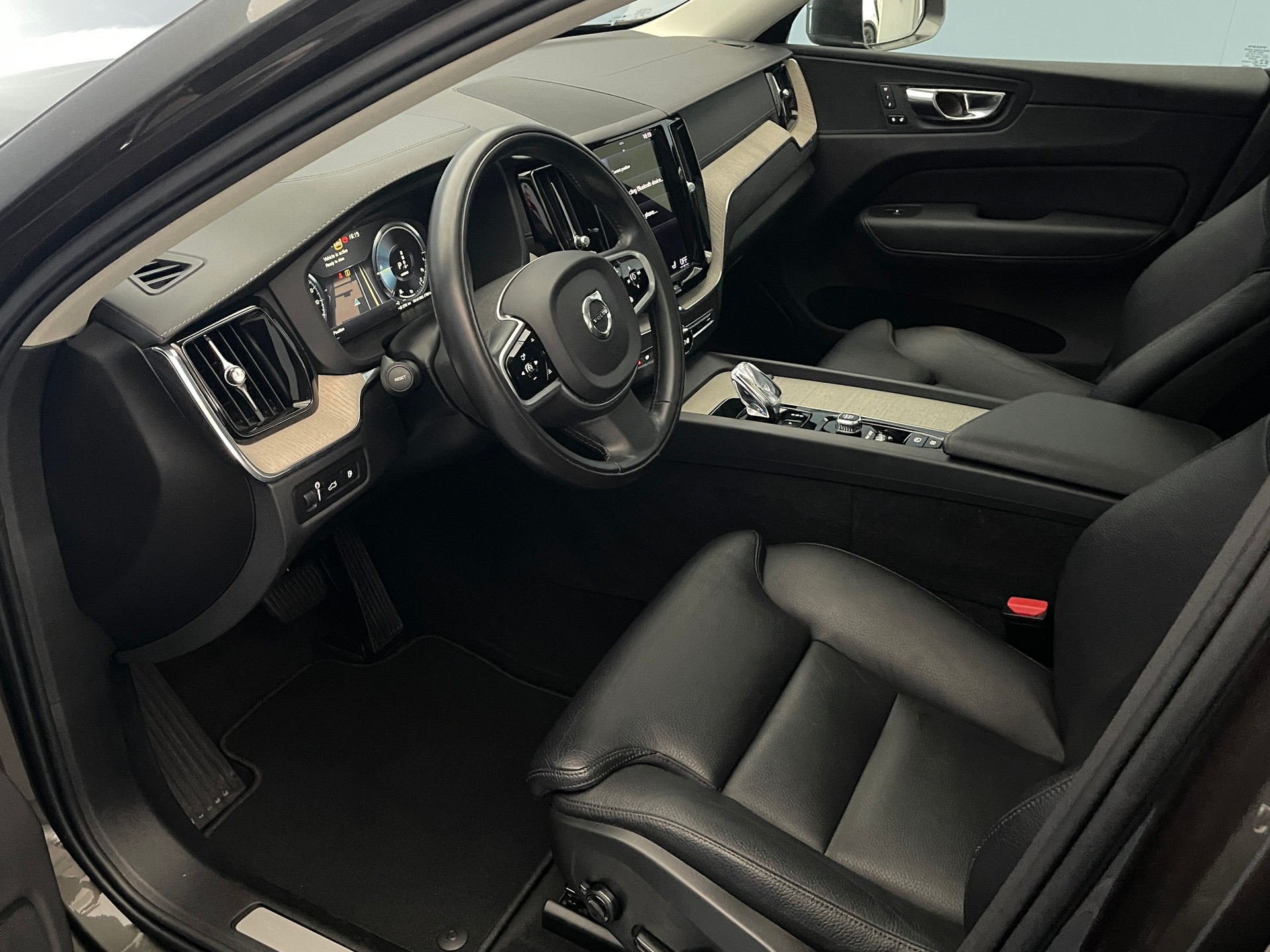 VOLVO XC60 2.0 T6 TE Inscription eAWD-image-11