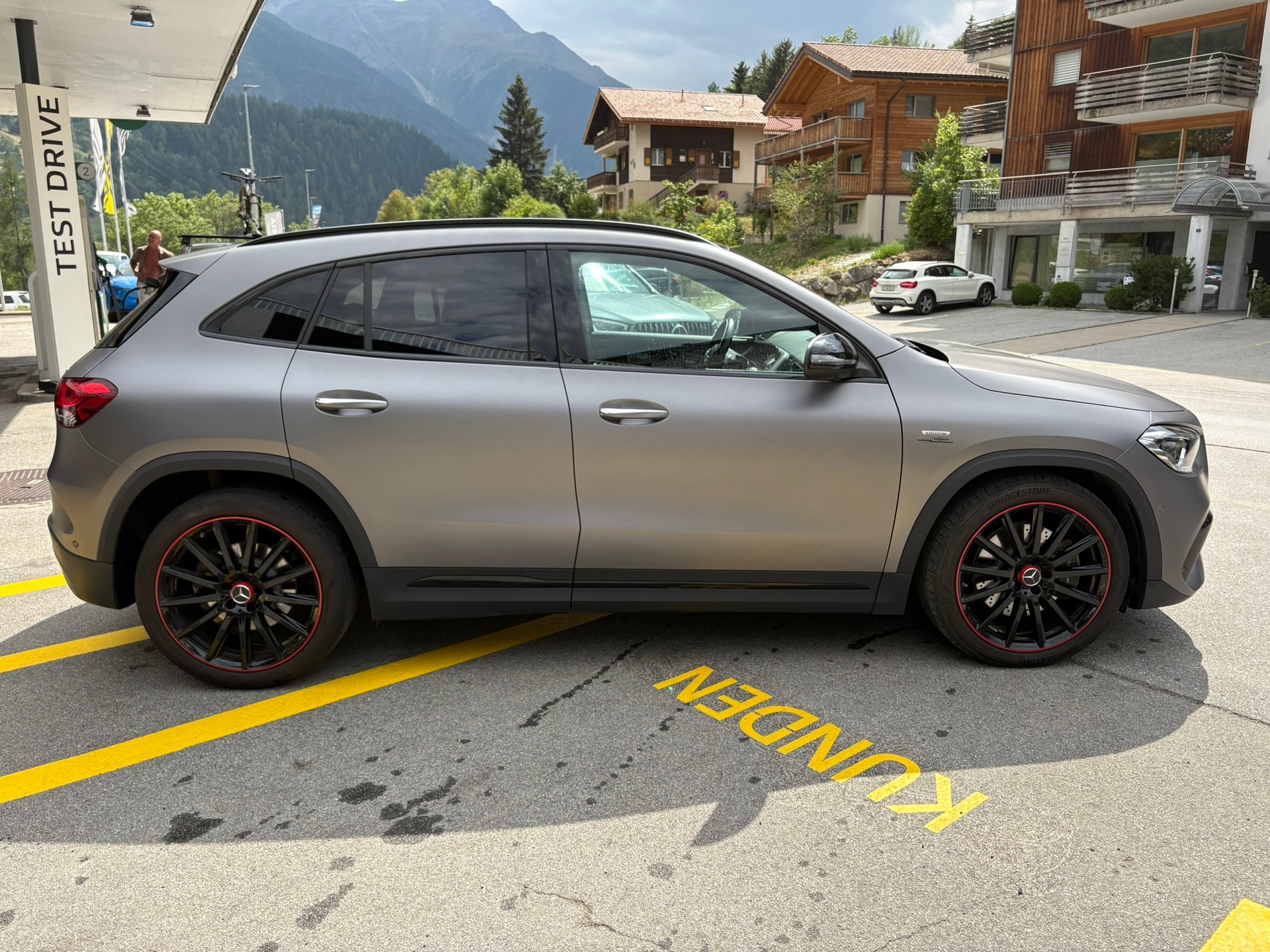 MERCEDES-BENZ GLA 250 Edition 1. 4Matic-image-3