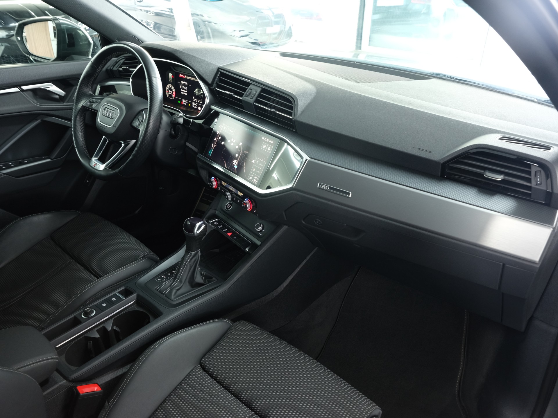 AUDI Q3 Sportback 35 TFSI S line S-tronic *360 Kamera* *S-Line* *Carplay*-image-12
