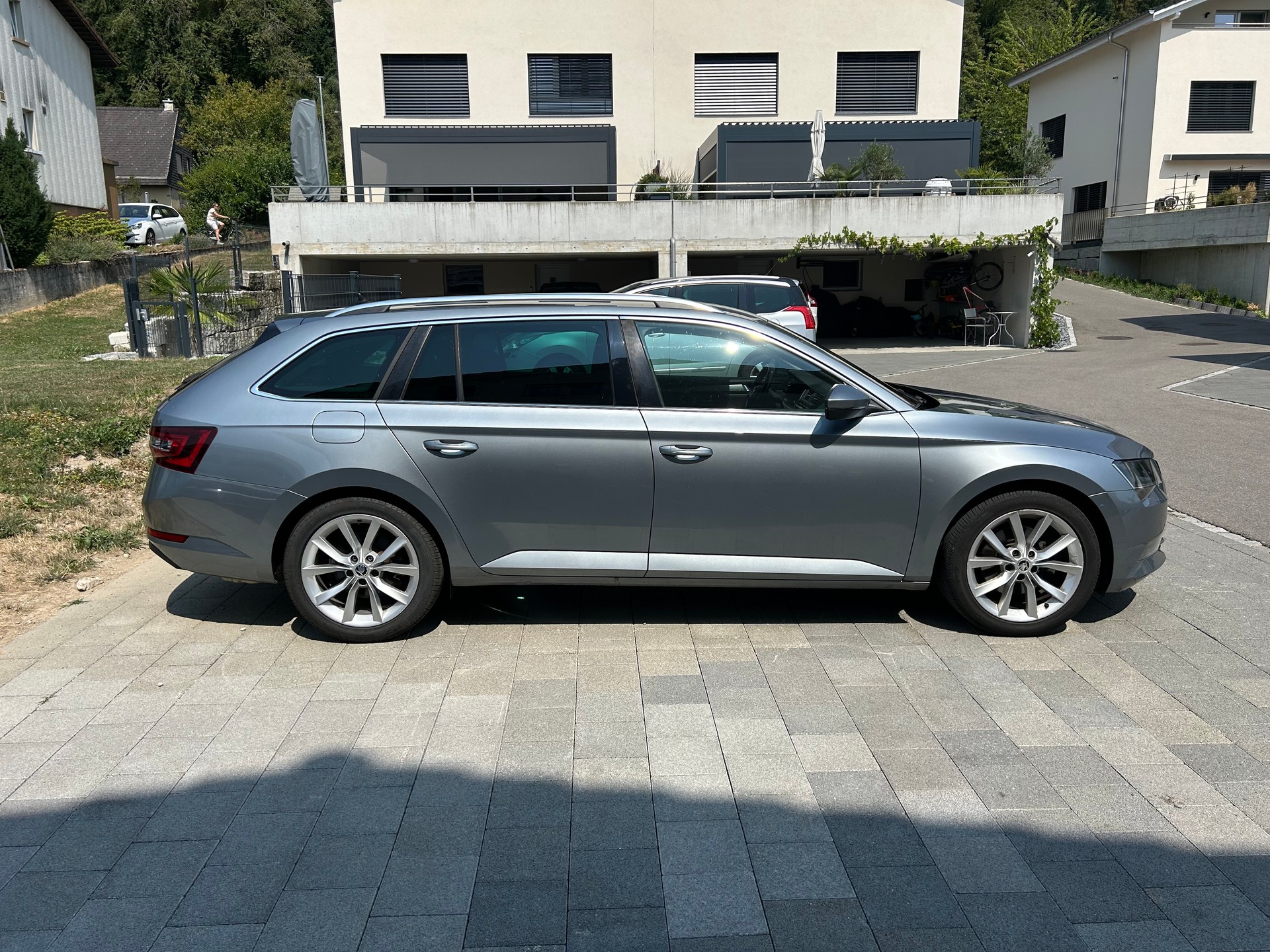 SKODA 2.0 TSI 220 Style DSG-image-1