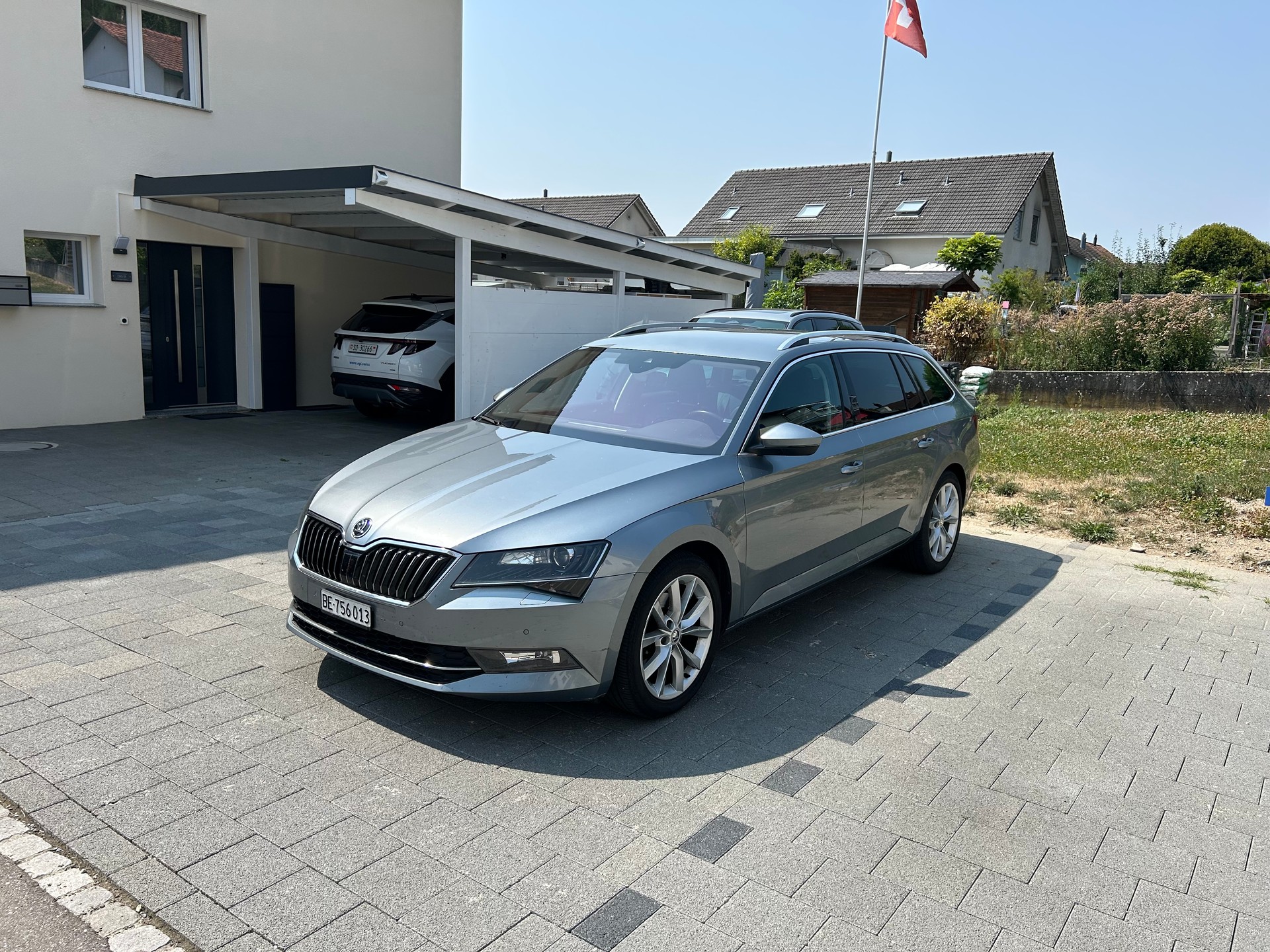 SKODA 2.0 TSI 220 Style DSG-image-2