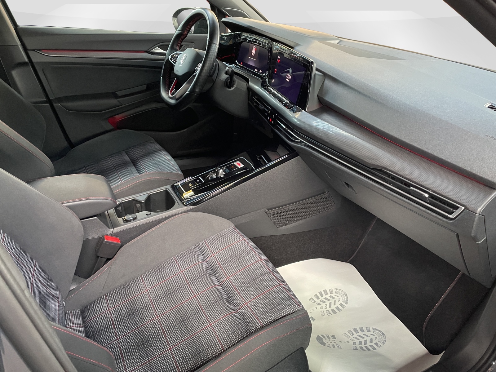 VW Golf VIII 2.0 TSI GTI DSG-image-8