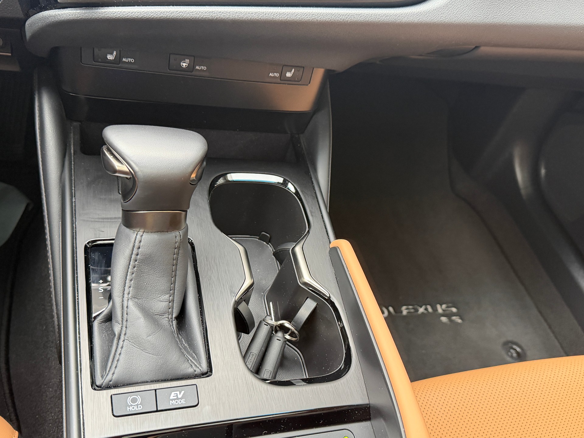 LEXUS ES 300h Comfort-image-16
