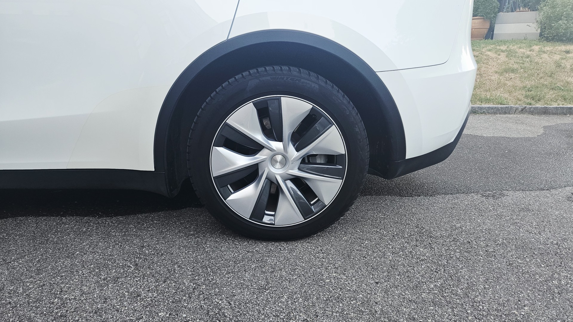 TESLA Long Range AWD-image-8