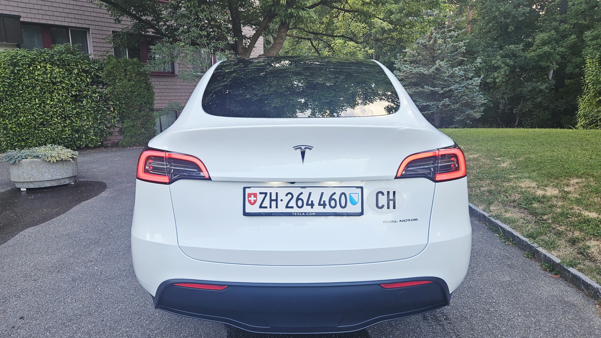 TESLA Long Range AWD-image-9