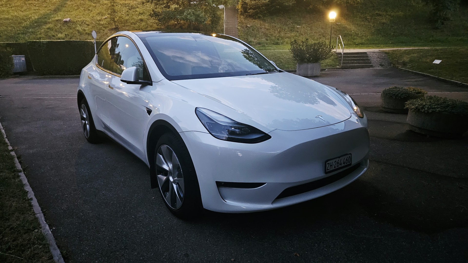 TESLA Long Range AWD-image-5