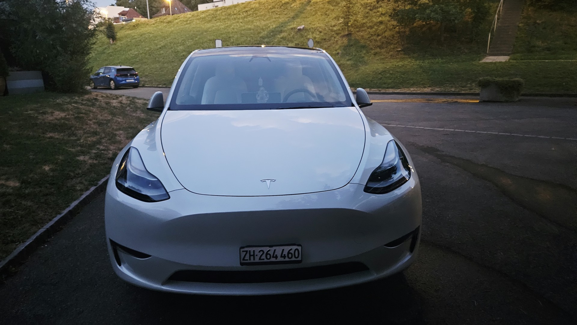TESLA Long Range AWD-image-1