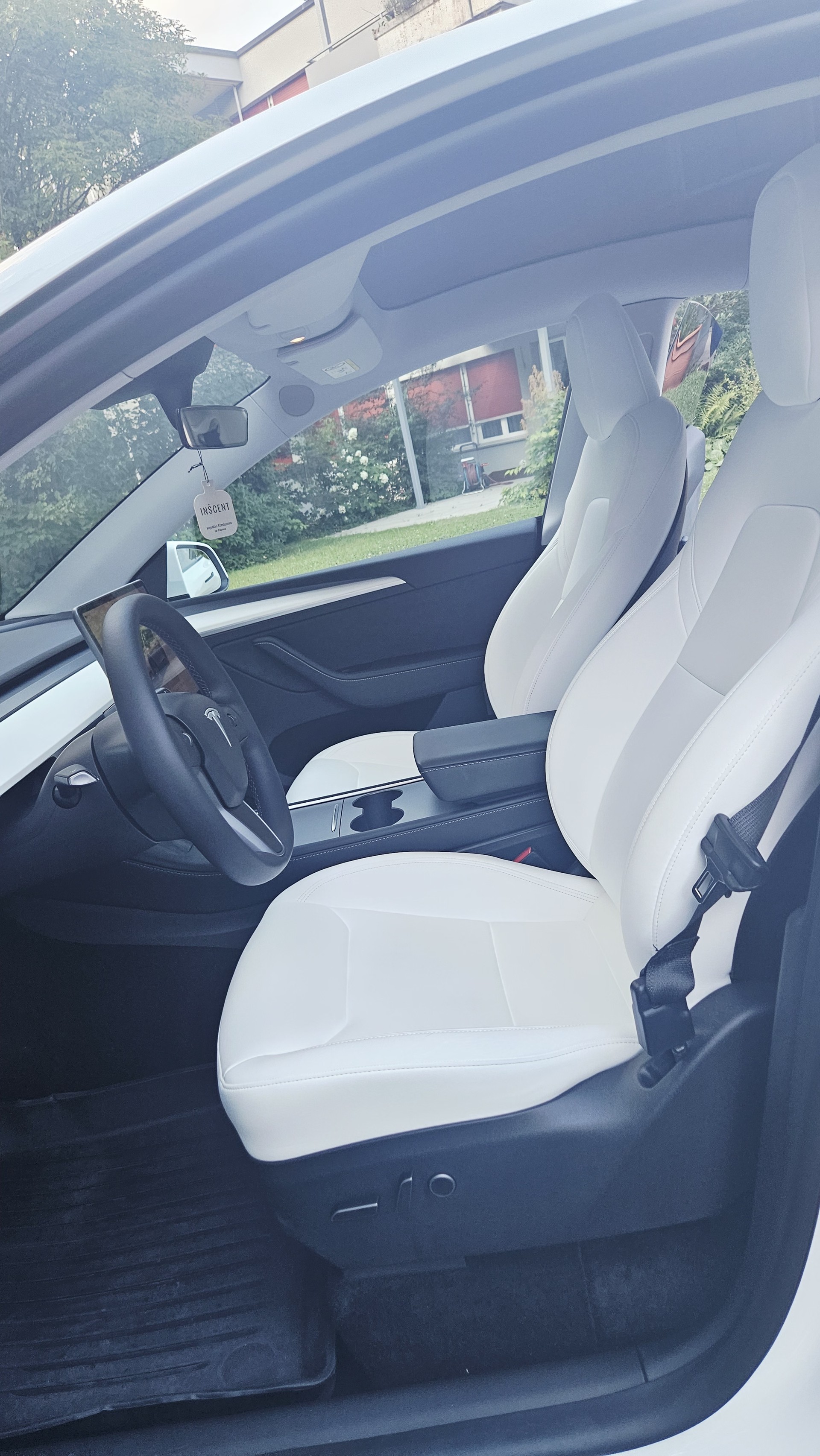 TESLA Long Range AWD-image-11