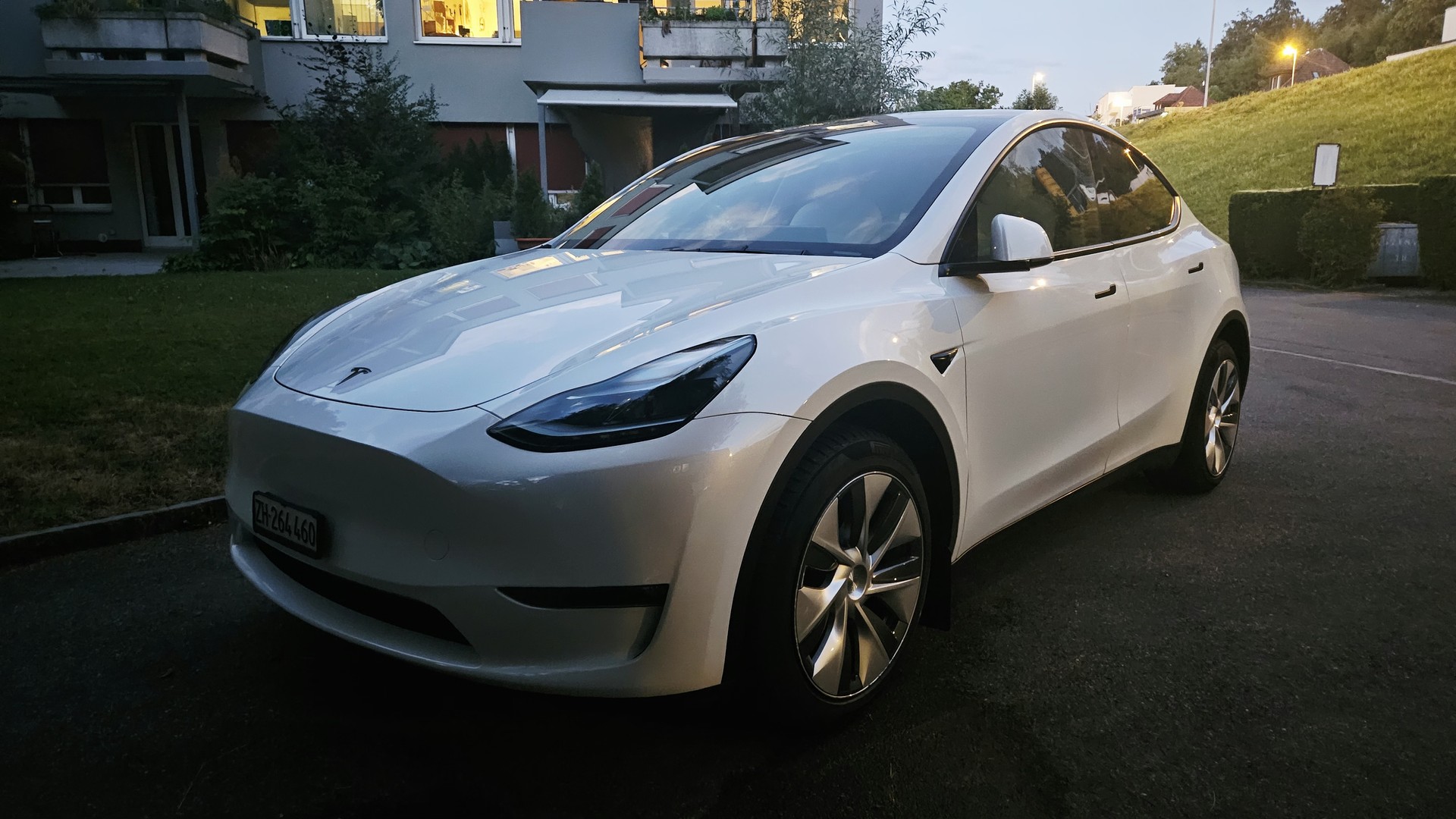 TESLA Long Range AWD-image-6