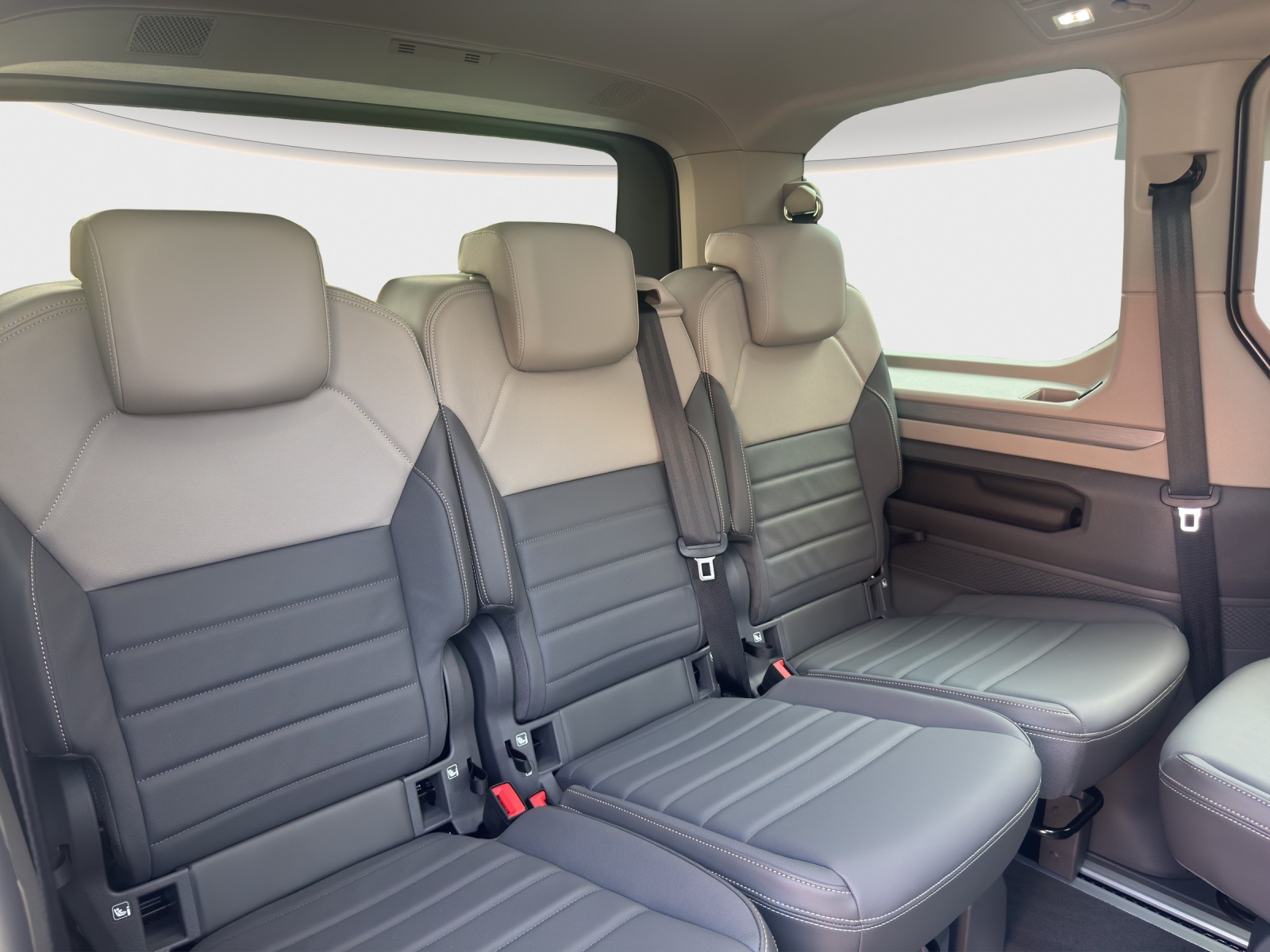 VW Multivan 1.5 eHybrid Style Liberty 4Motion DSG-image-11