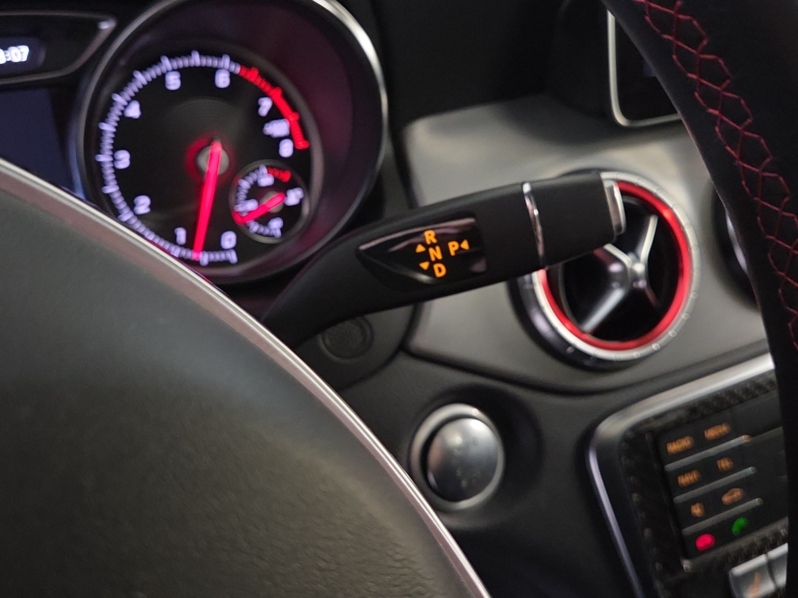 MERCEDES-BENZ CLA 250 AMG Line 4Matic-image-14