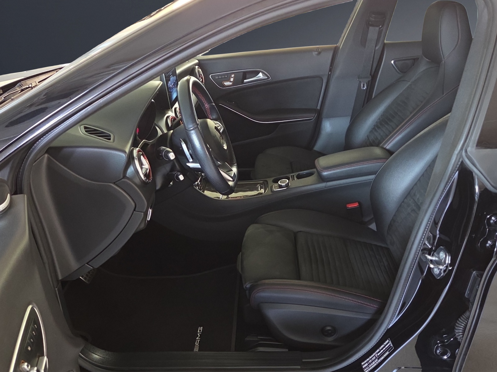 MERCEDES-BENZ CLA 250 AMG Line 4Matic-image-6