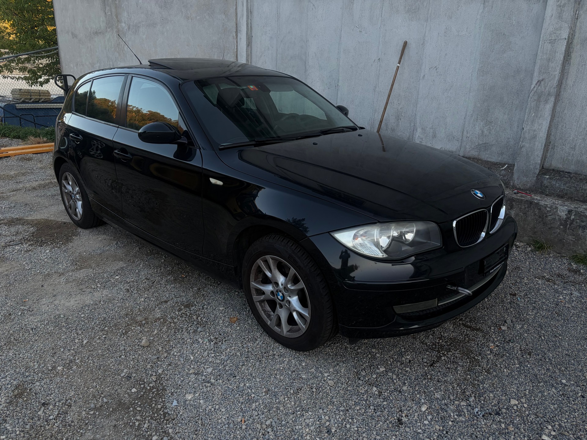 BMW 120i-image-1