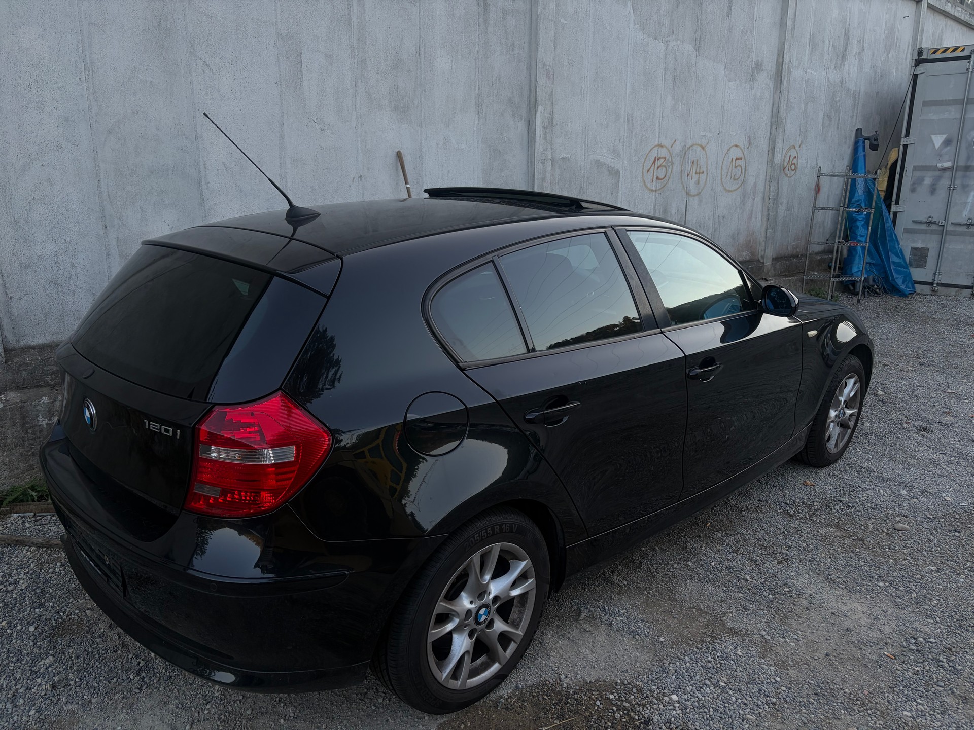 BMW 120i-image-2