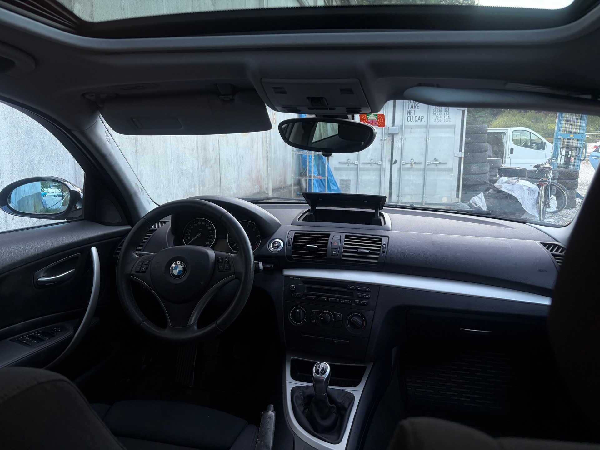 BMW 120i-image-3