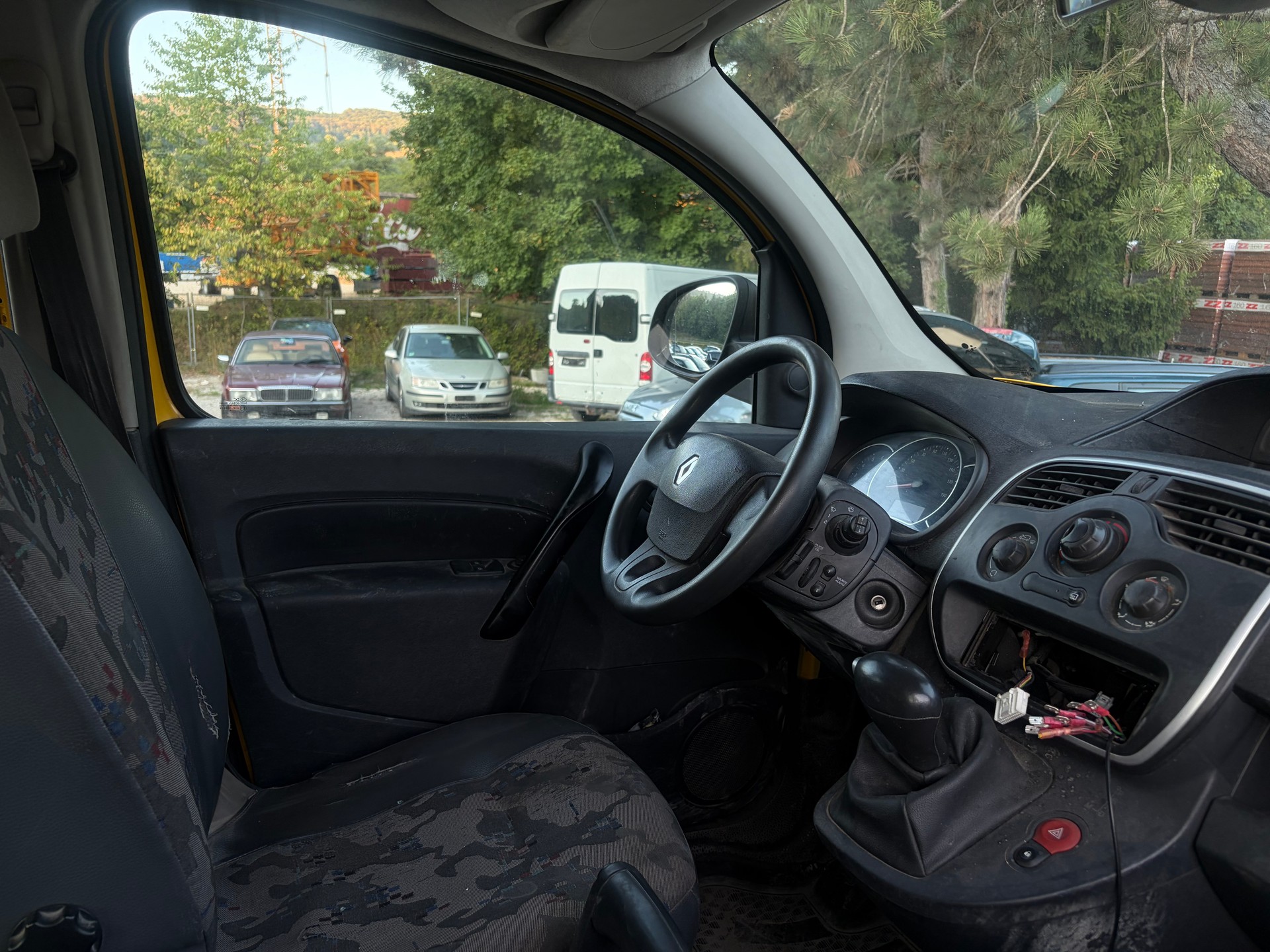 BMW 120i-image-4