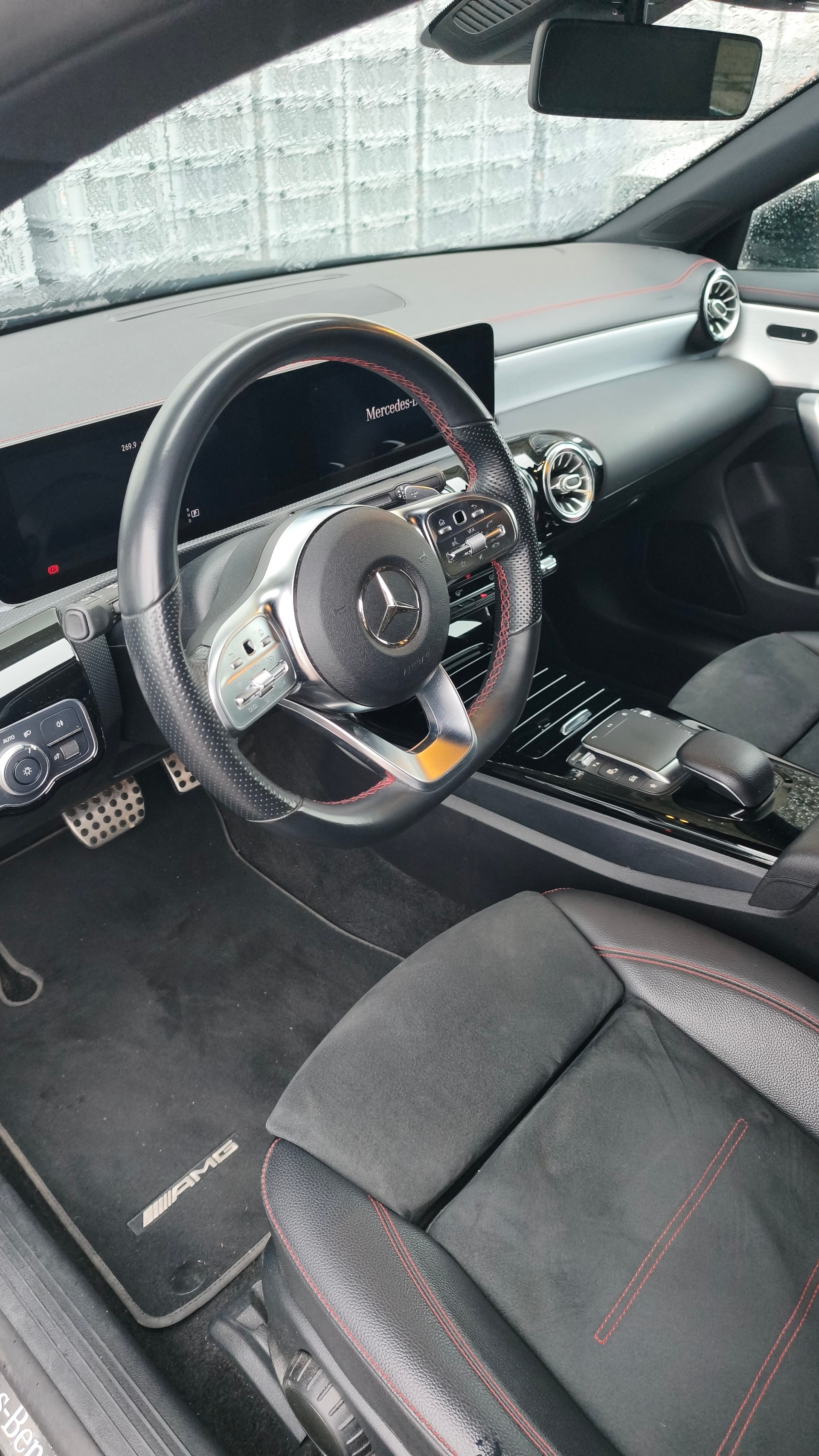 MERCEDES-BENZ CLA 200 AMG Line-image-4