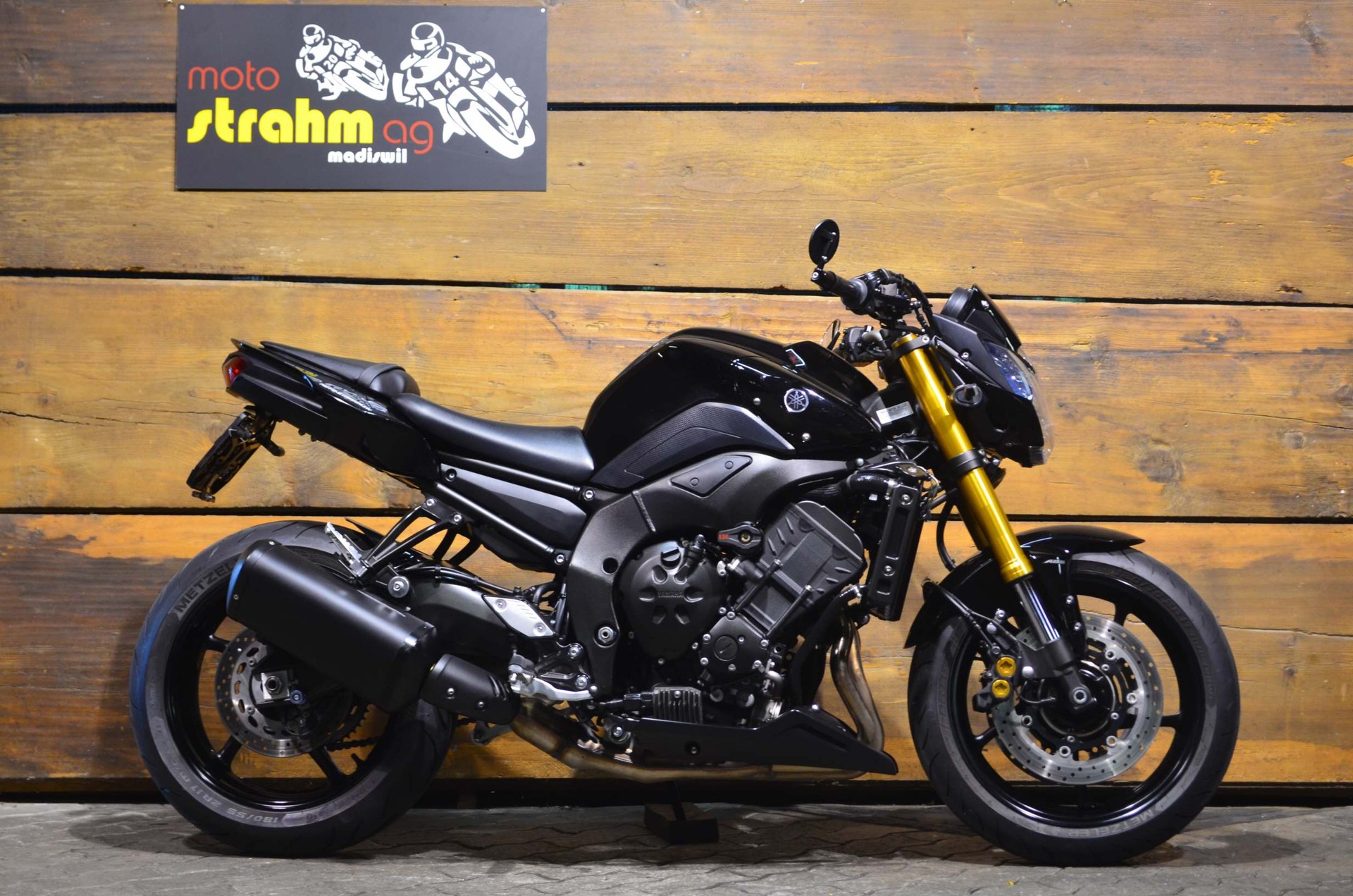 YAMAHA FZ8 N ABS-showroom-element-1