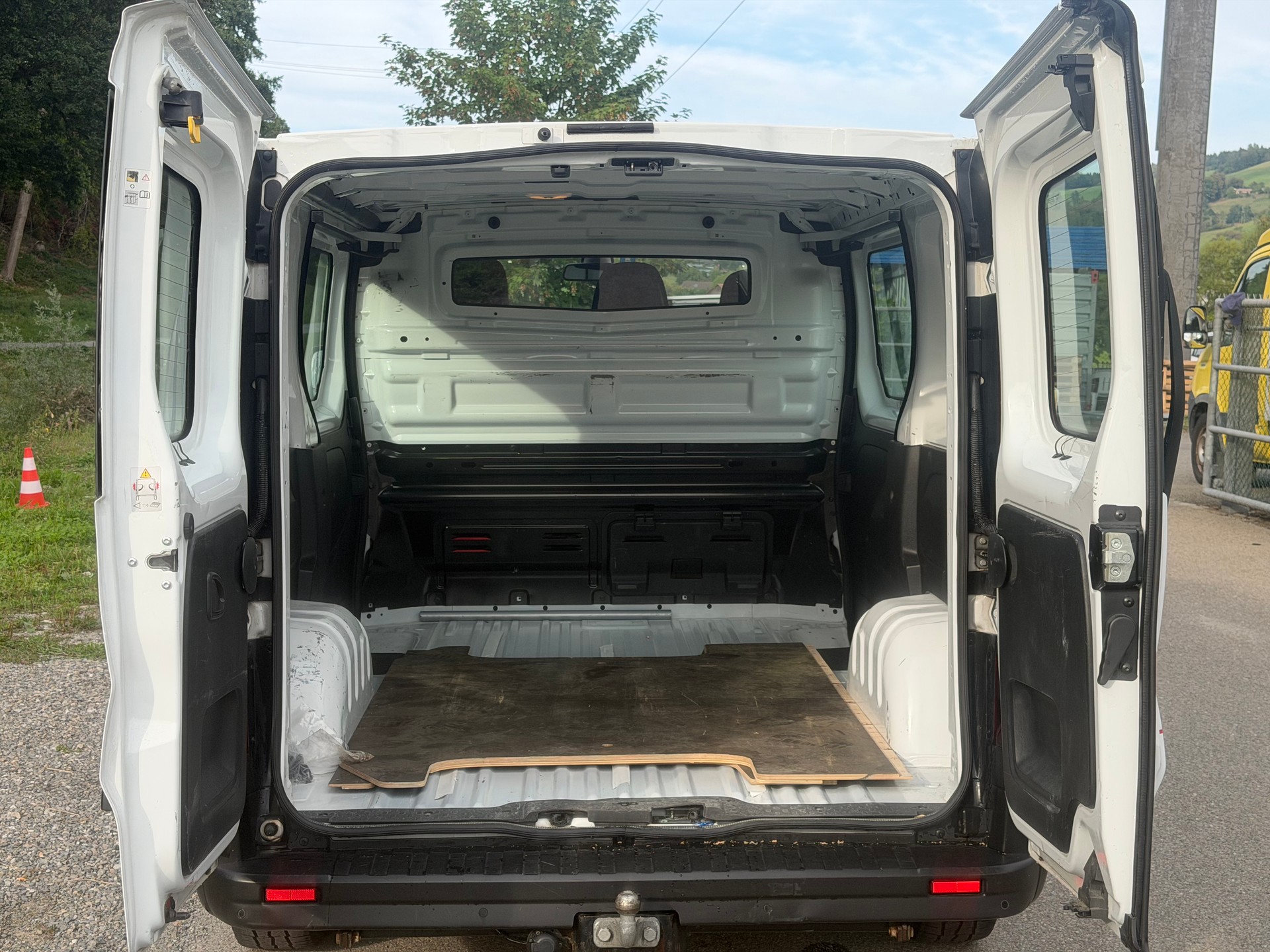 RENAULT Trafic 2.0 Energy dCi 120 3.0t Business L1H1-image-4