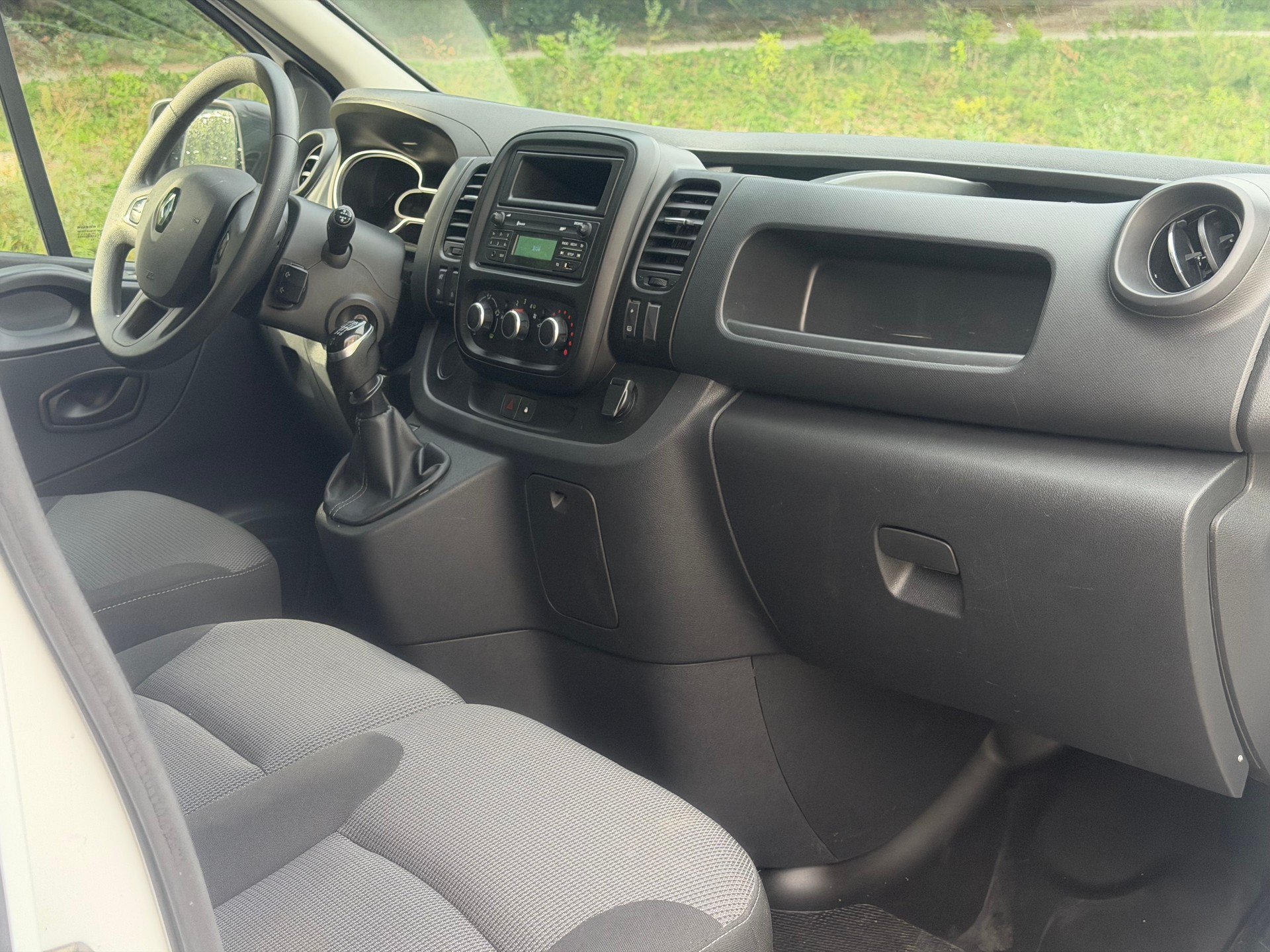 RENAULT Trafic 2.0 Energy dCi 120 3.0t Business L1H1-image-6