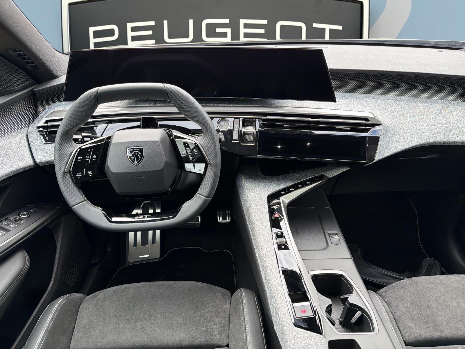 PEUGEOT 5008 1.6 PHEV 225 GT Exclusive-image-8