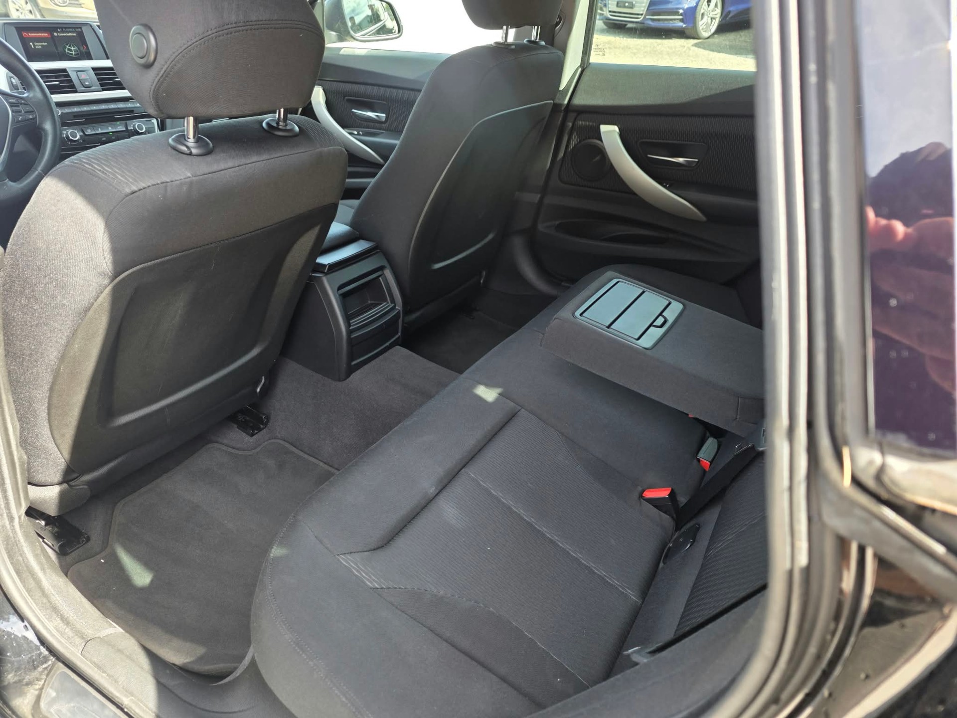 BMW 320i GT-image-5