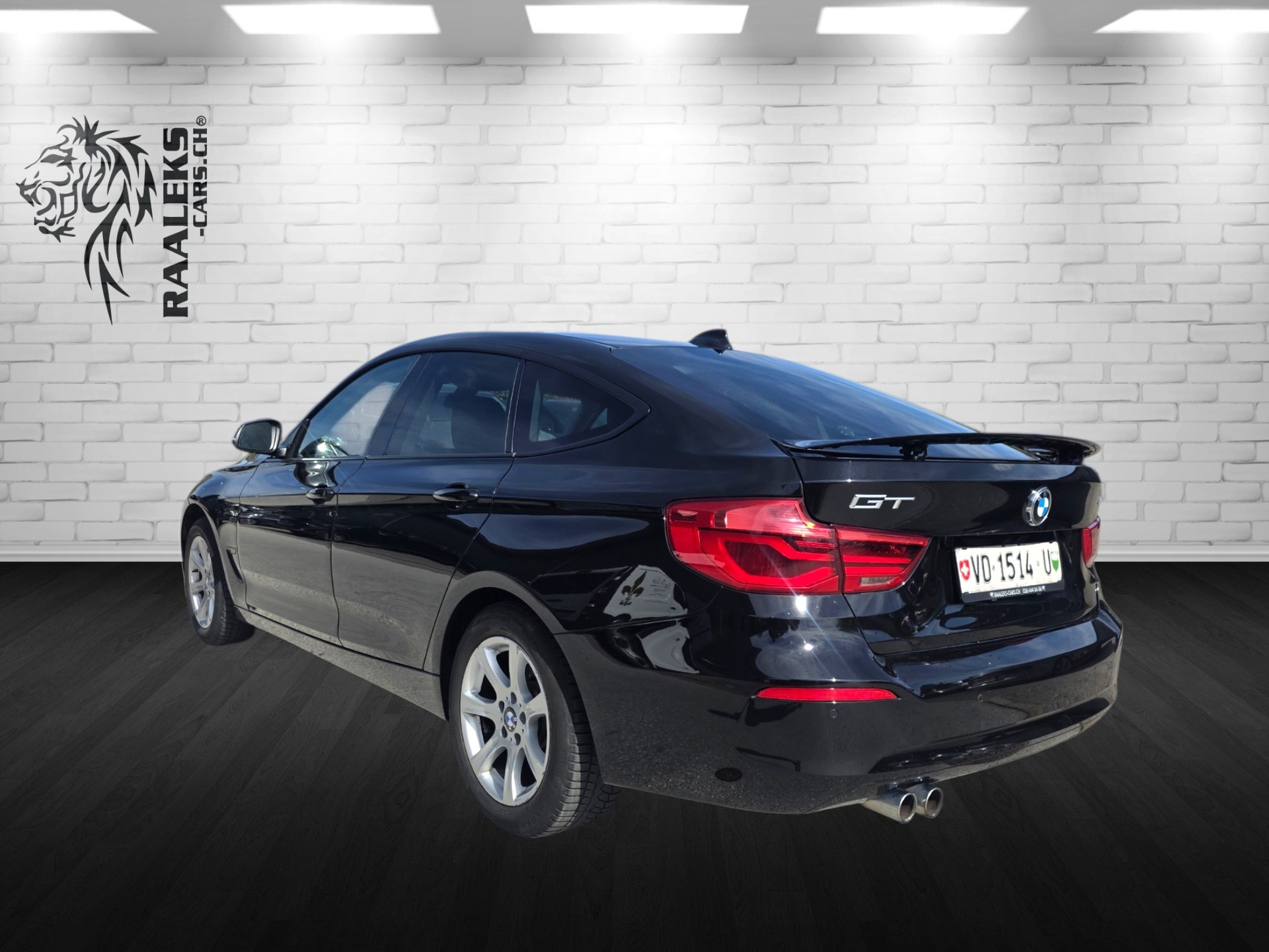 BMW 320i GT-showroom-element-3