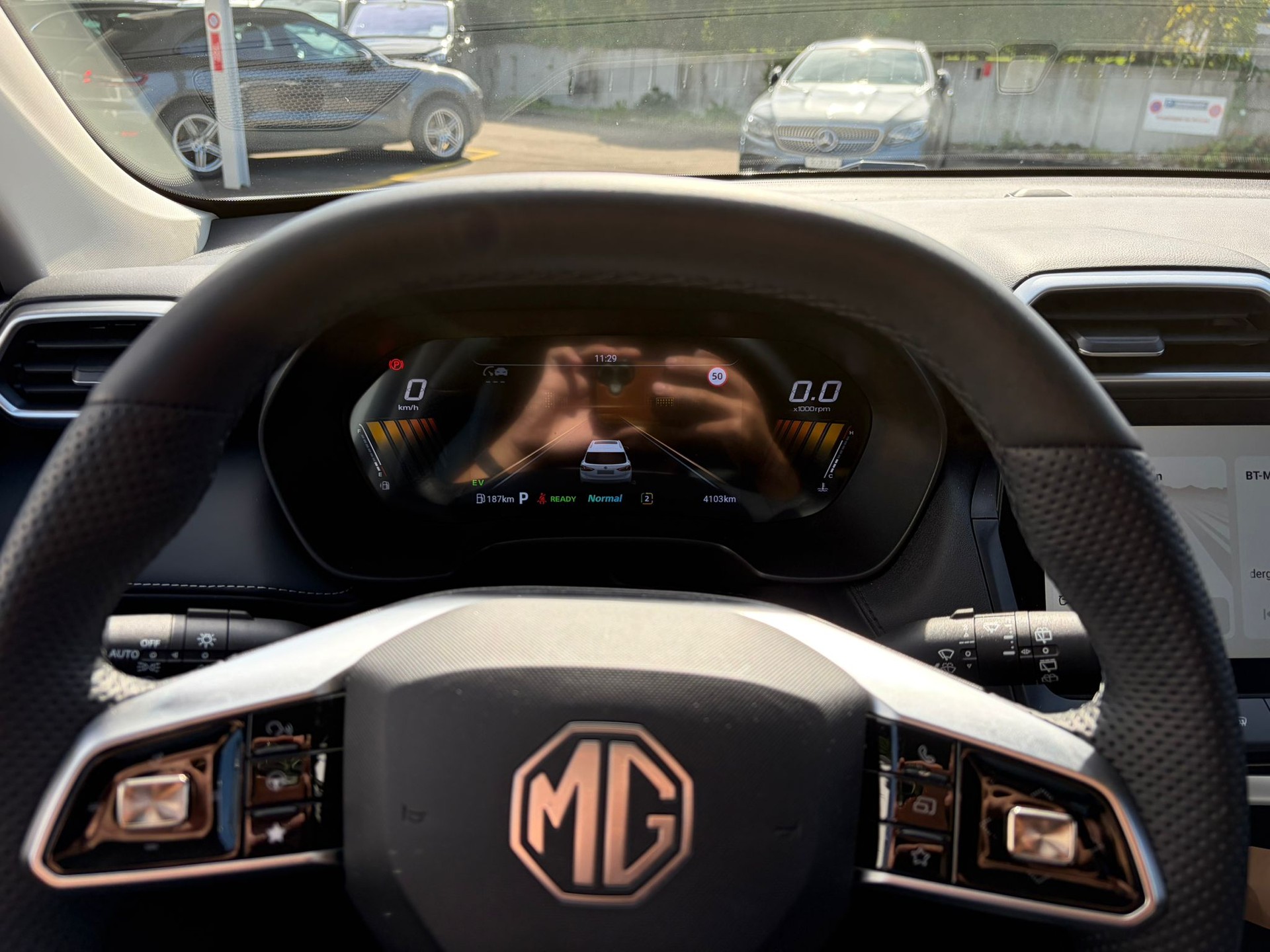 MG ZS 1.5 HEV Standard-image-9