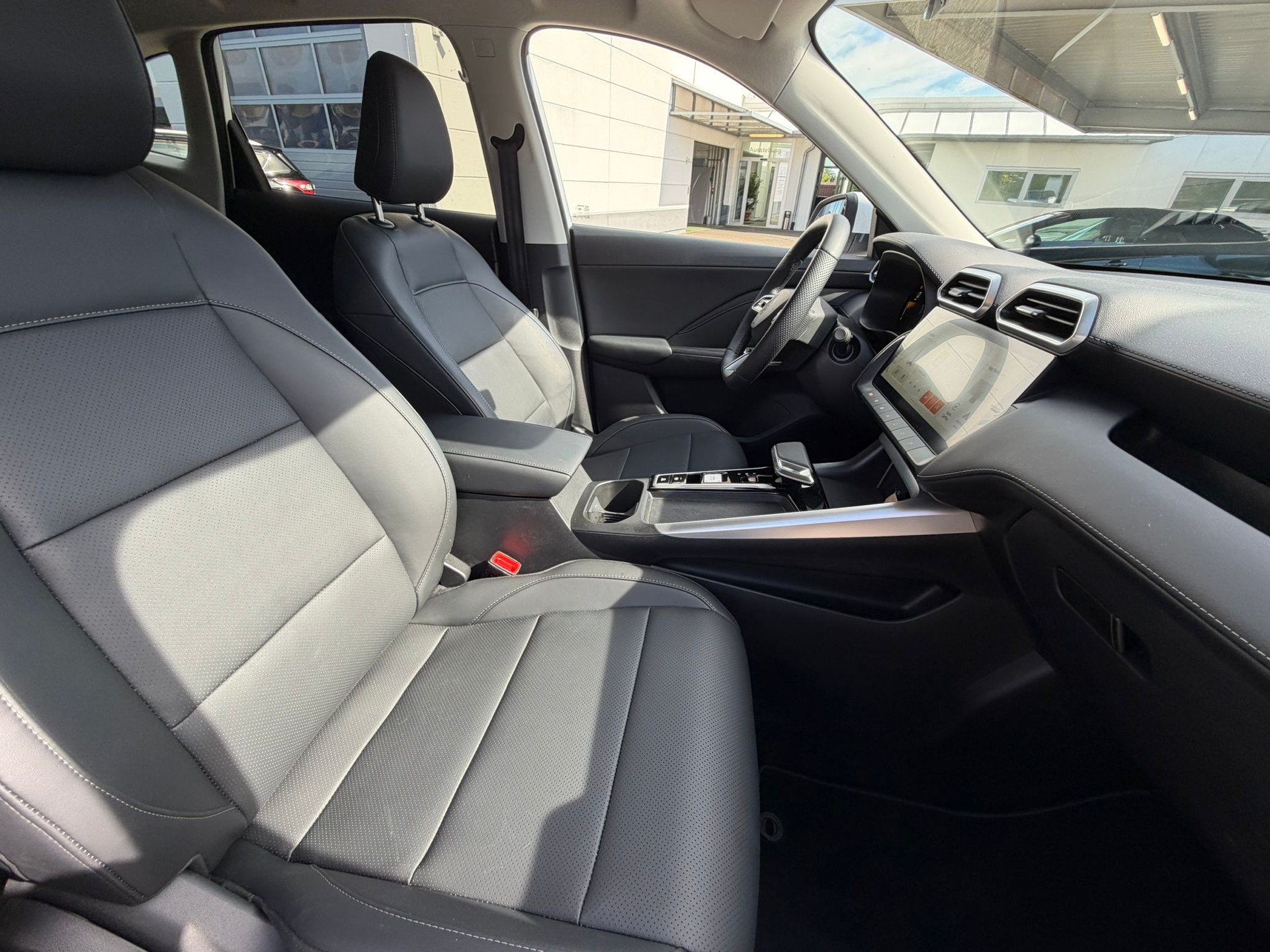MG ZS 1.5 HEV Standard-image-12