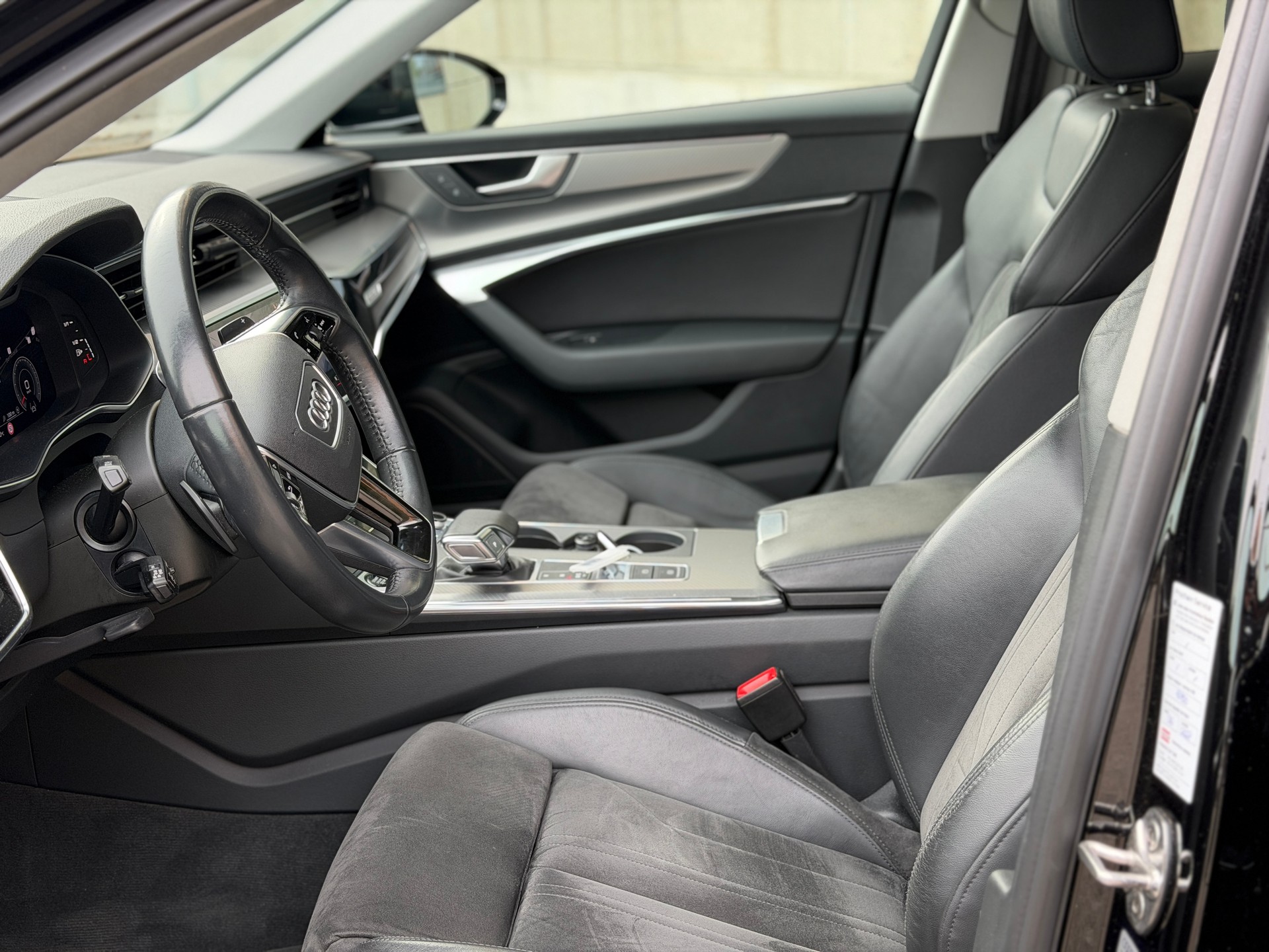 AUDI A6 Avant 40 TDI Sport Attraction quattro S-tronic-image-13