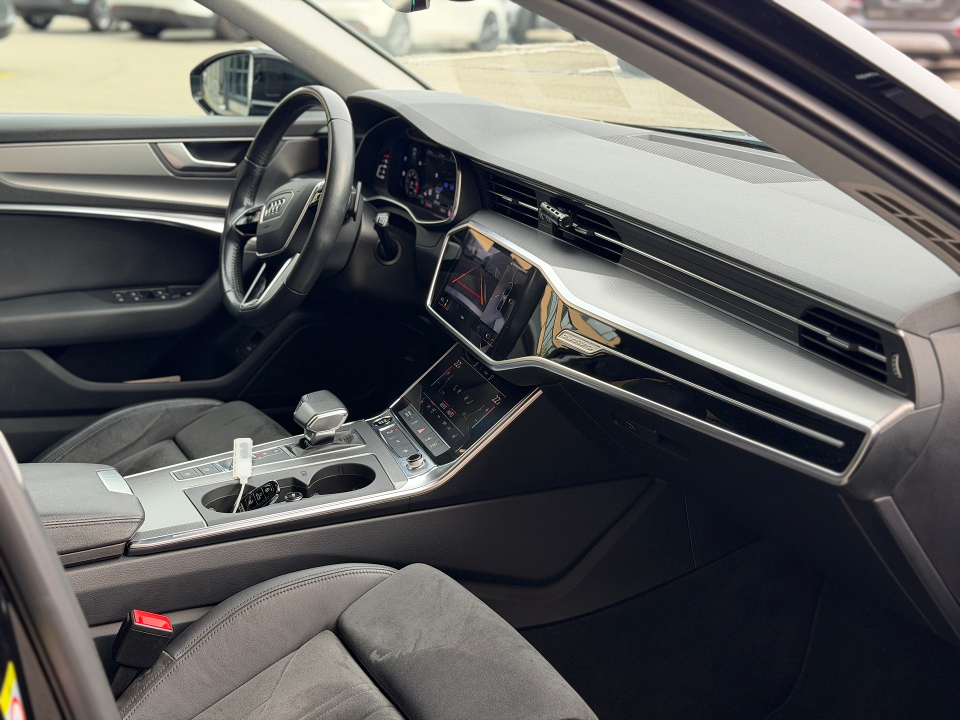 AUDI A6 Avant 40 TDI Sport Attraction quattro S-tronic-image-25