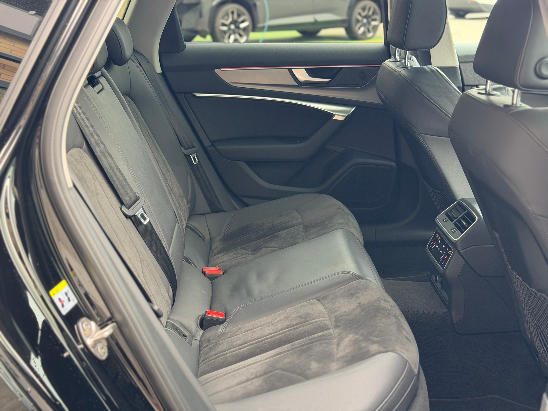 AUDI A6 Avant 40 TDI Sport Attraction quattro S-tronic-image-21